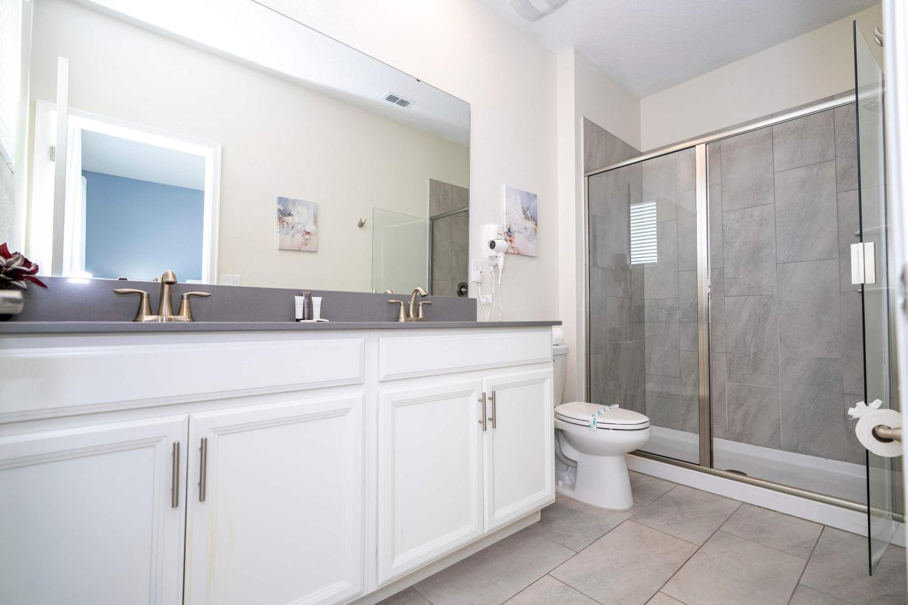 Stunning Game Room & Pool Jacuzzi Storey Lake 2799