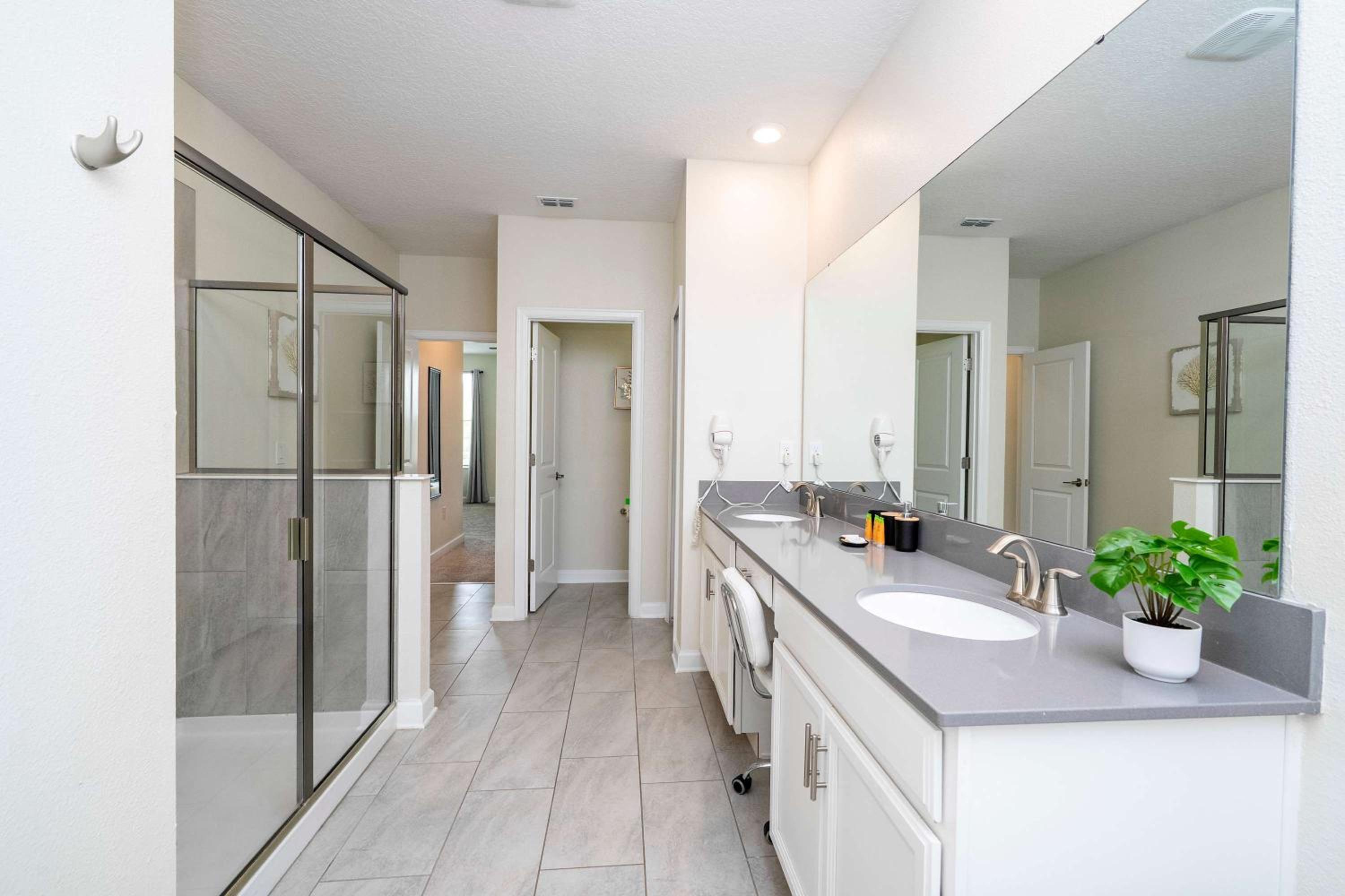 Stunning Game Room & Pool Jacuzzi Storey Lake 2799