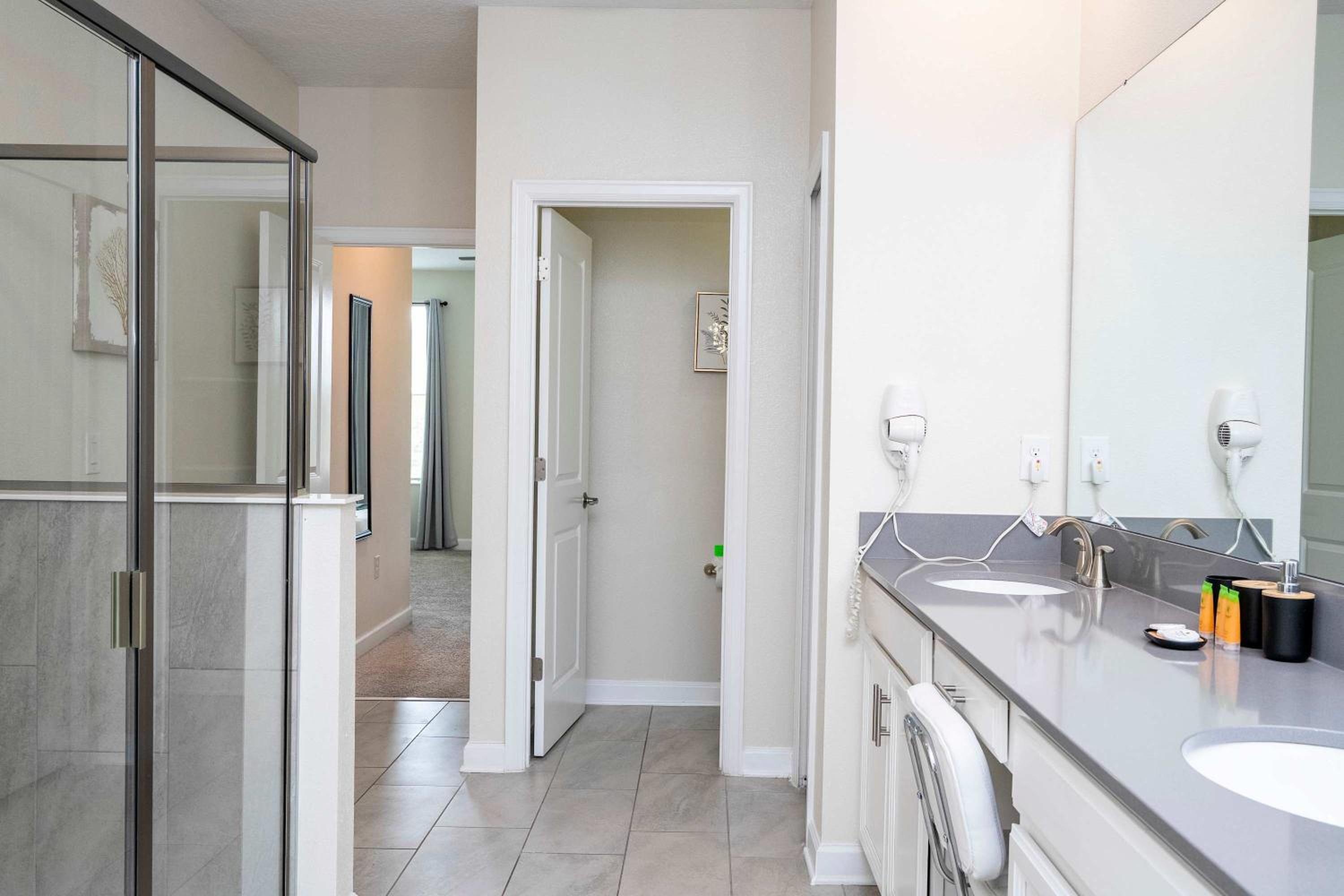 Stunning Game Room & Pool Jacuzzi Storey Lake 2799
