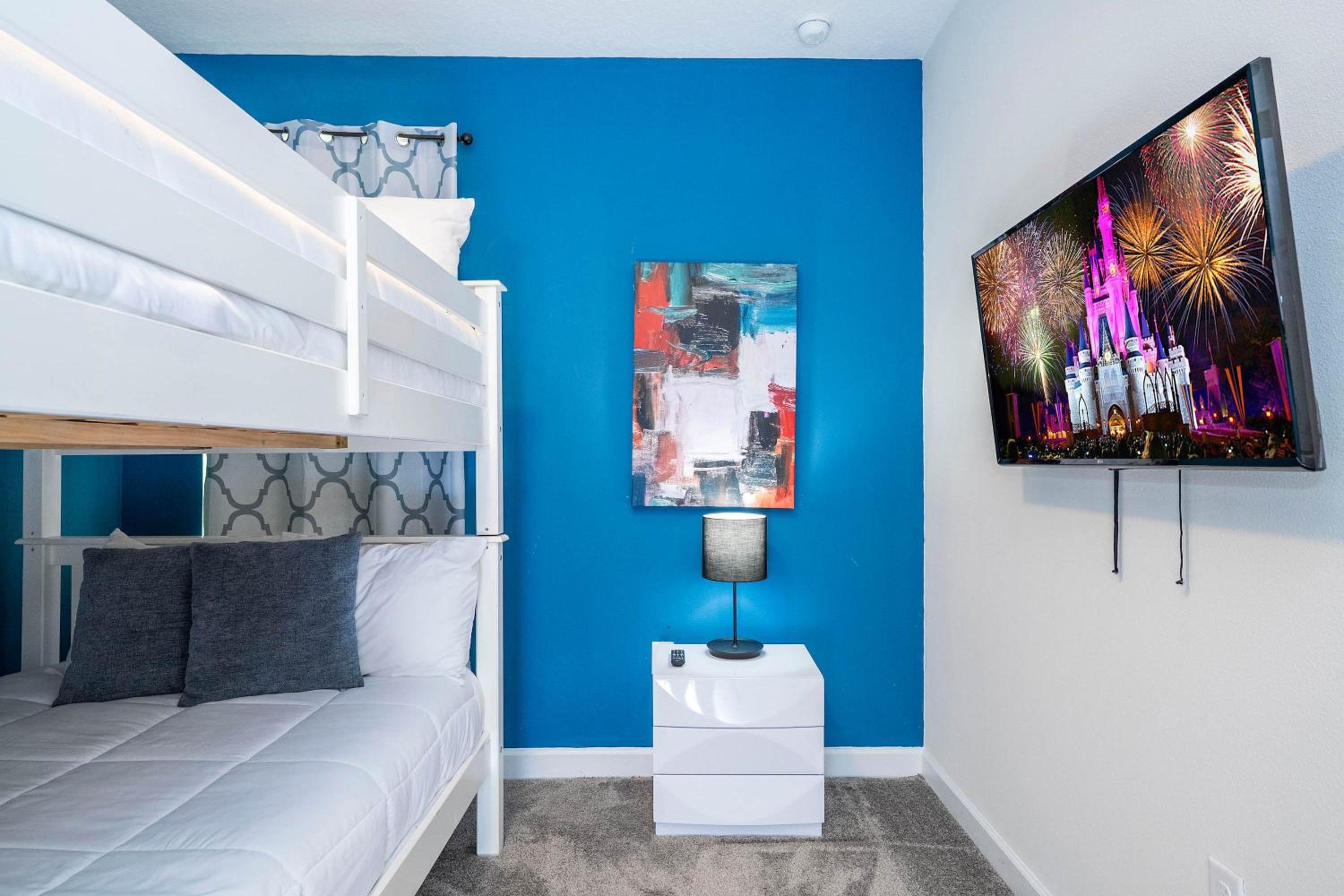 Stunning Game Room & Pool Jacuzzi Storey Lake 2799