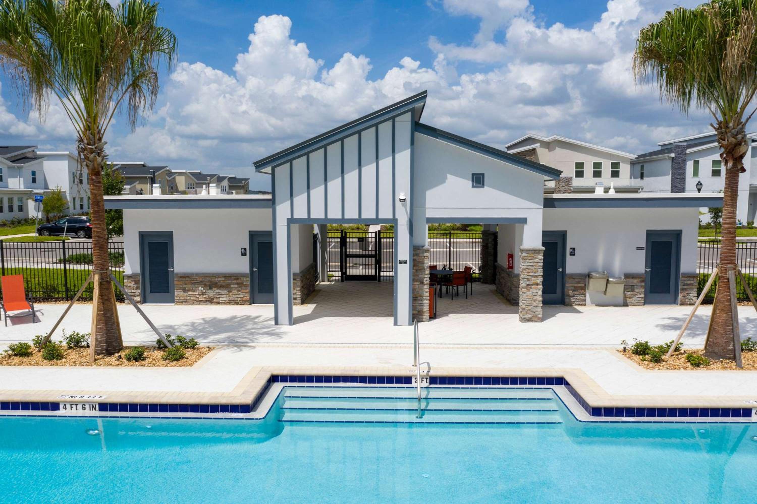 Stunning Game Room & Pool Jacuzzi Storey Lake 2799