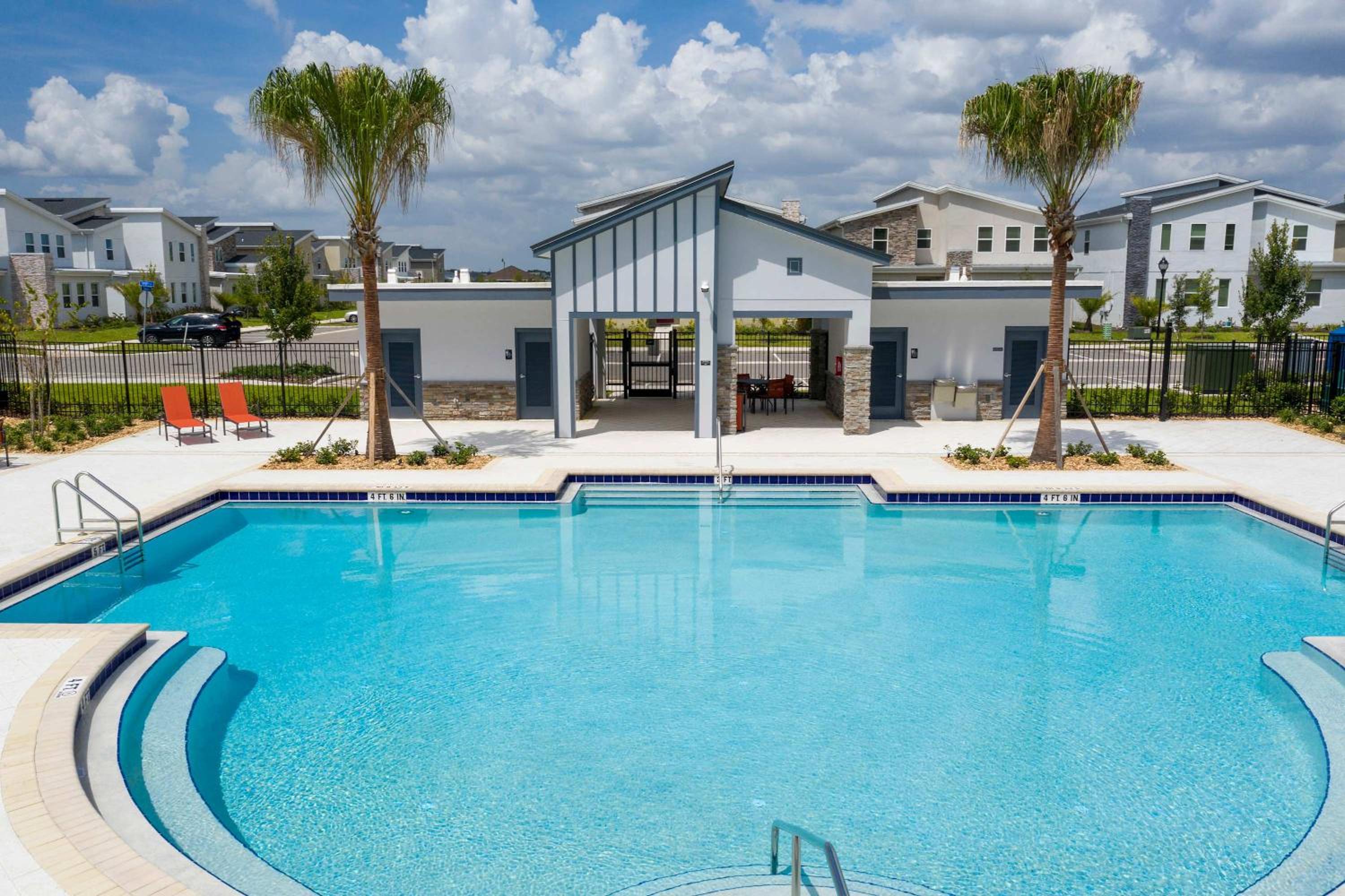 Stunning Game Room & Pool Jacuzzi Storey Lake 2799