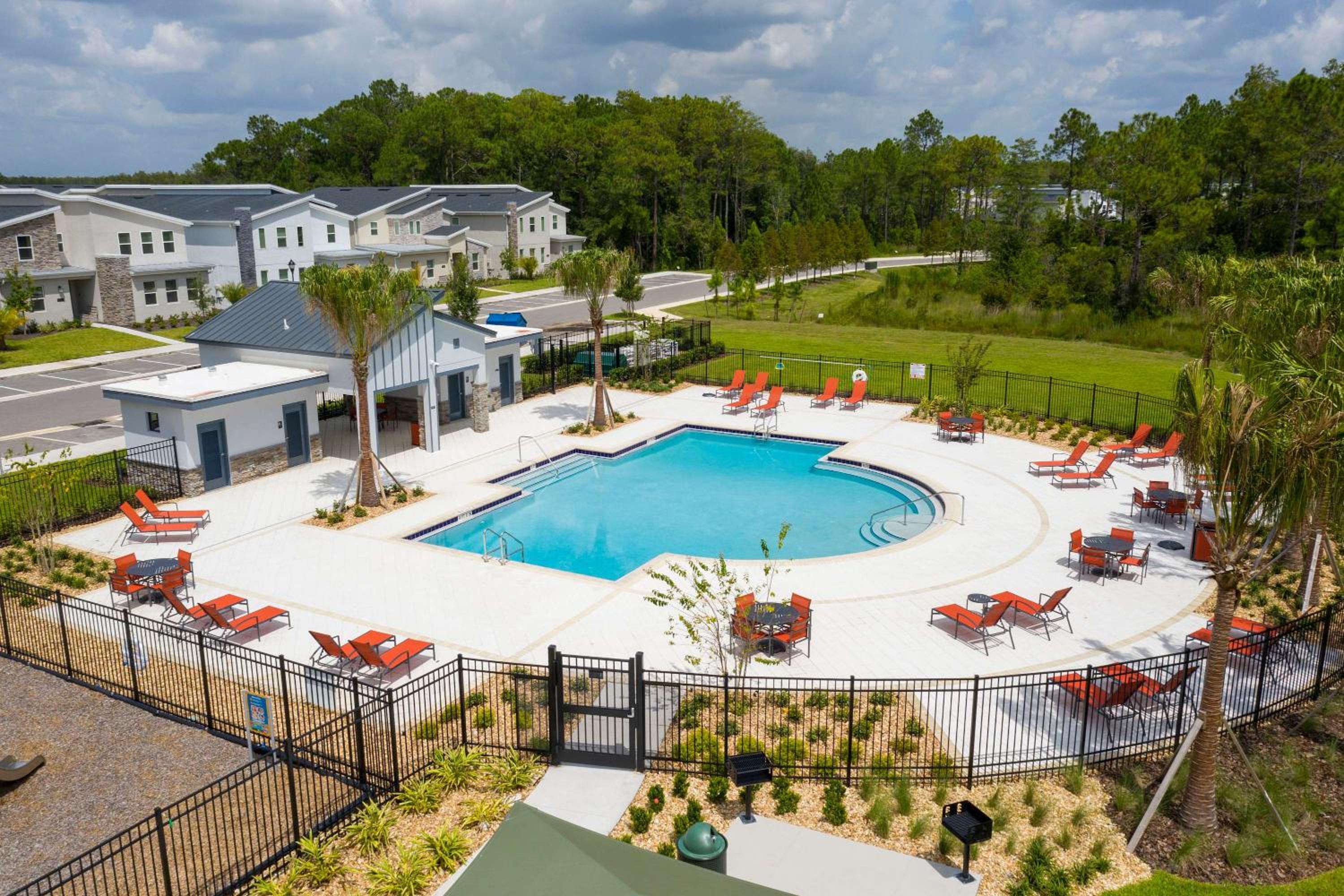 Stunning Game Room & Pool Jacuzzi Storey Lake 2799
