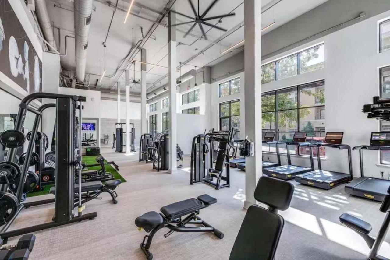 Chic 1BR Frisco Stay, King & Sofa, Pool & Gym