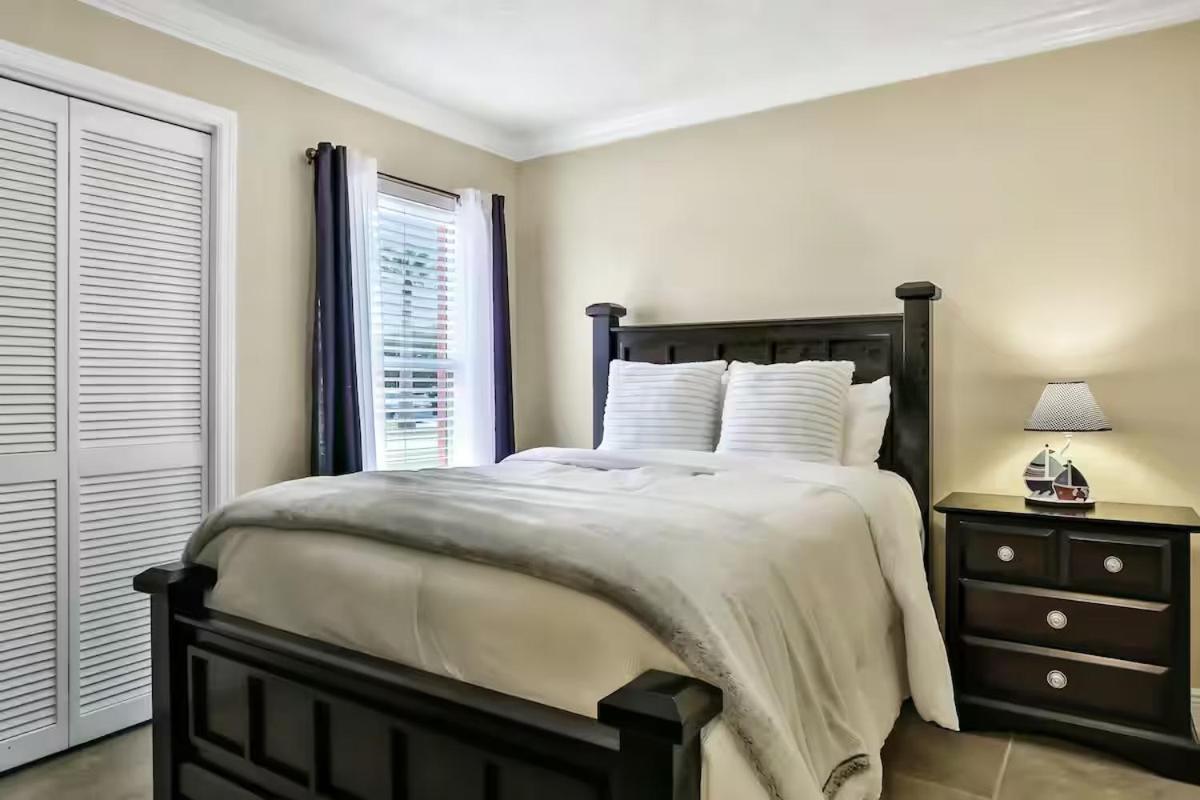 Renovated 3BR Dog Friendly Pond View WD