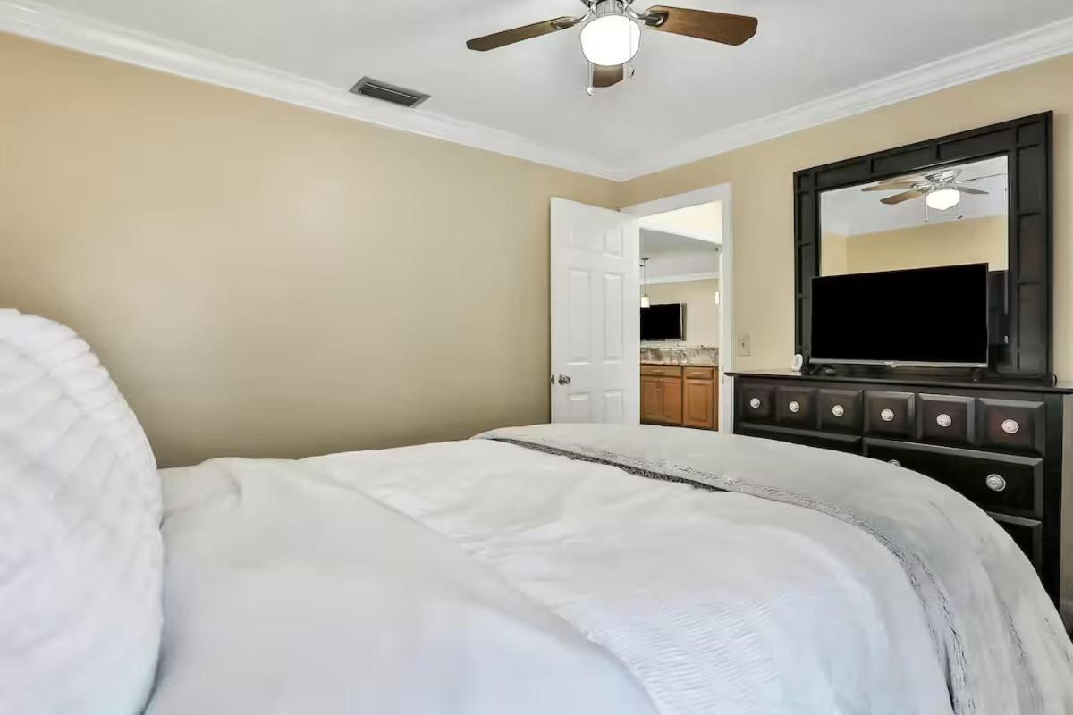 Renovated 3BR Dog Friendly Pond View WD