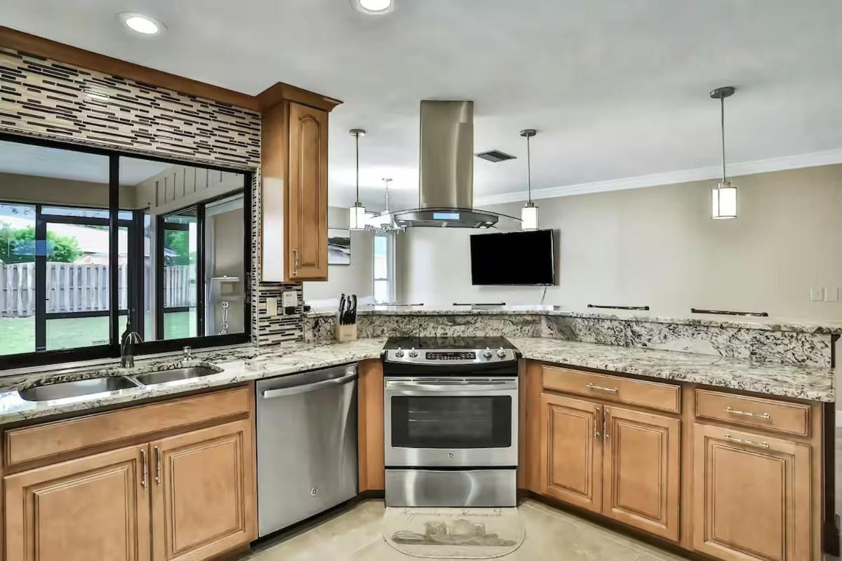 Renovated 3BR Dog Friendly Pond View WD
