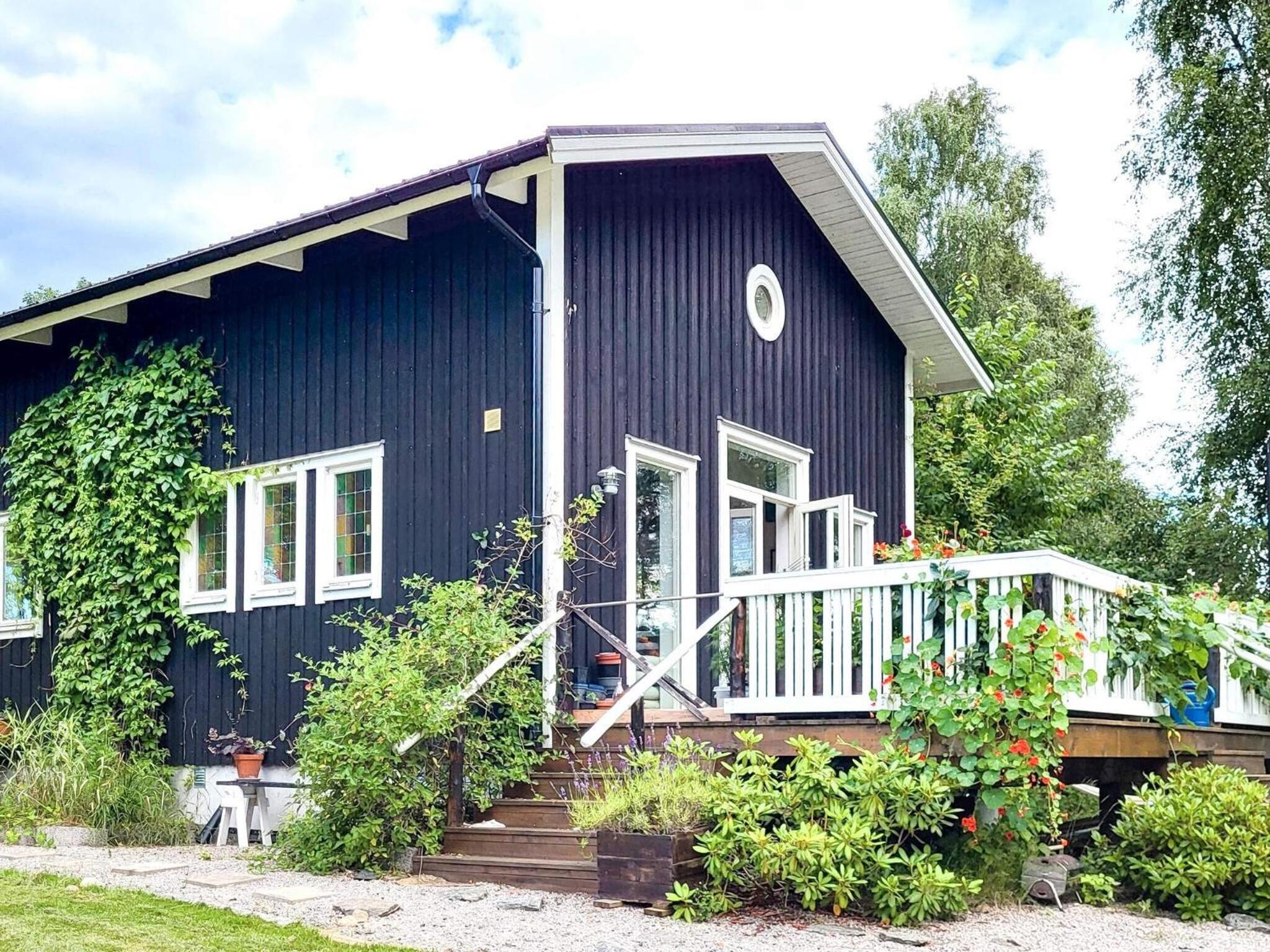 Seaside Cottage with Patio and Grill