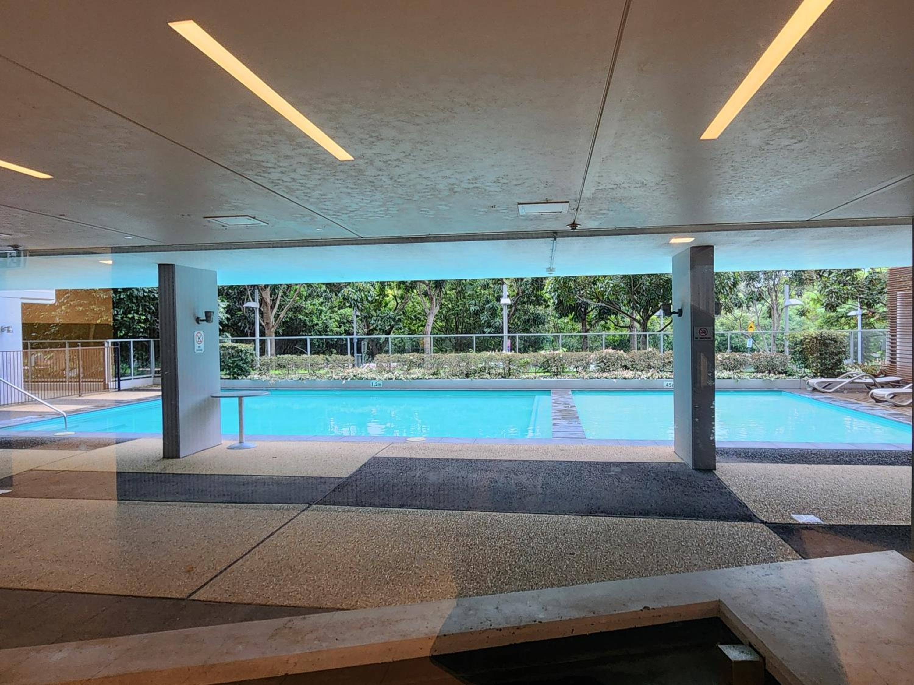 Spacious 1 bedroom mezzanine apartment with large bath views 2 free parking spots