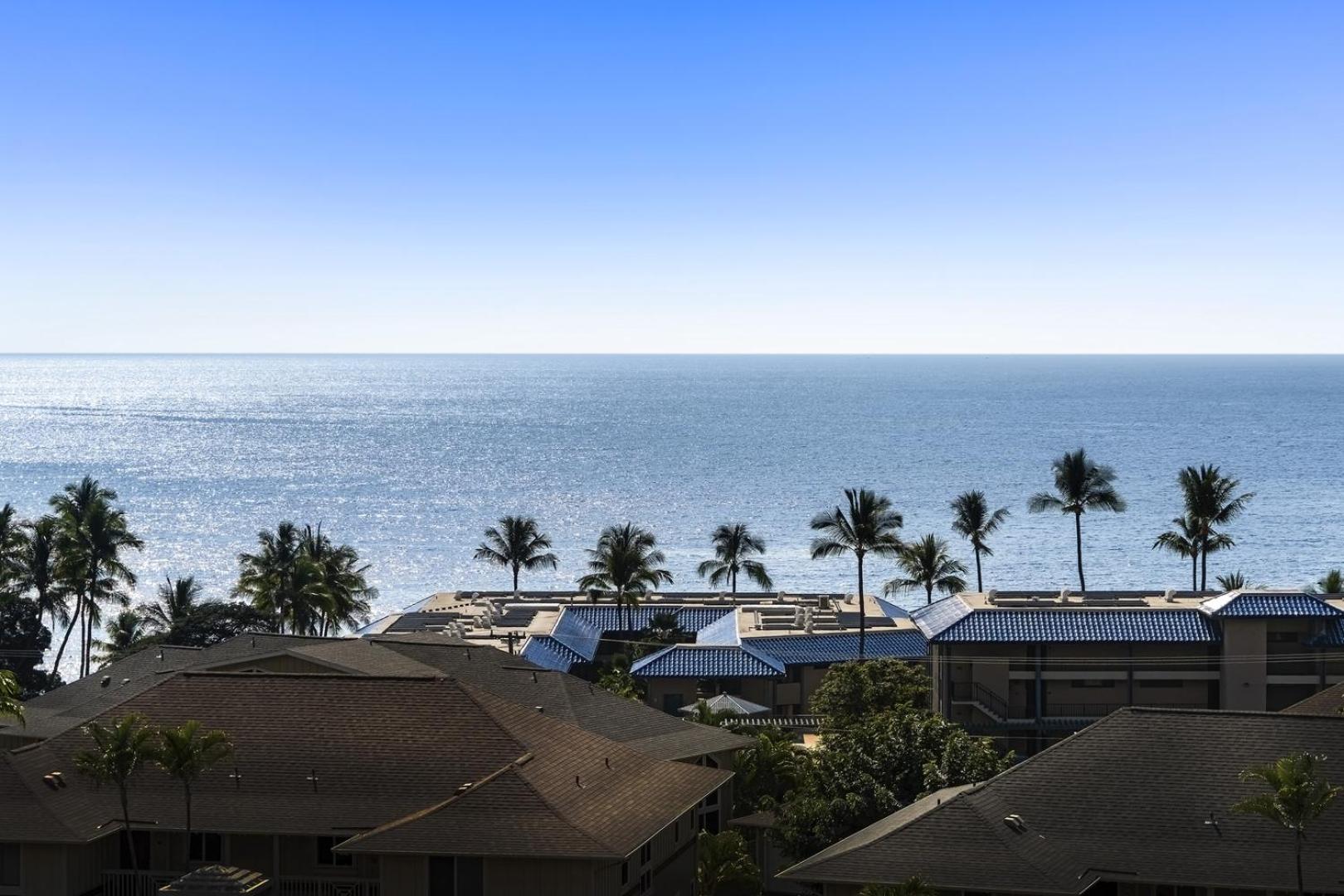 Kailua Village 2BR with AC, Pool and Parking, Walk to Oceanfront