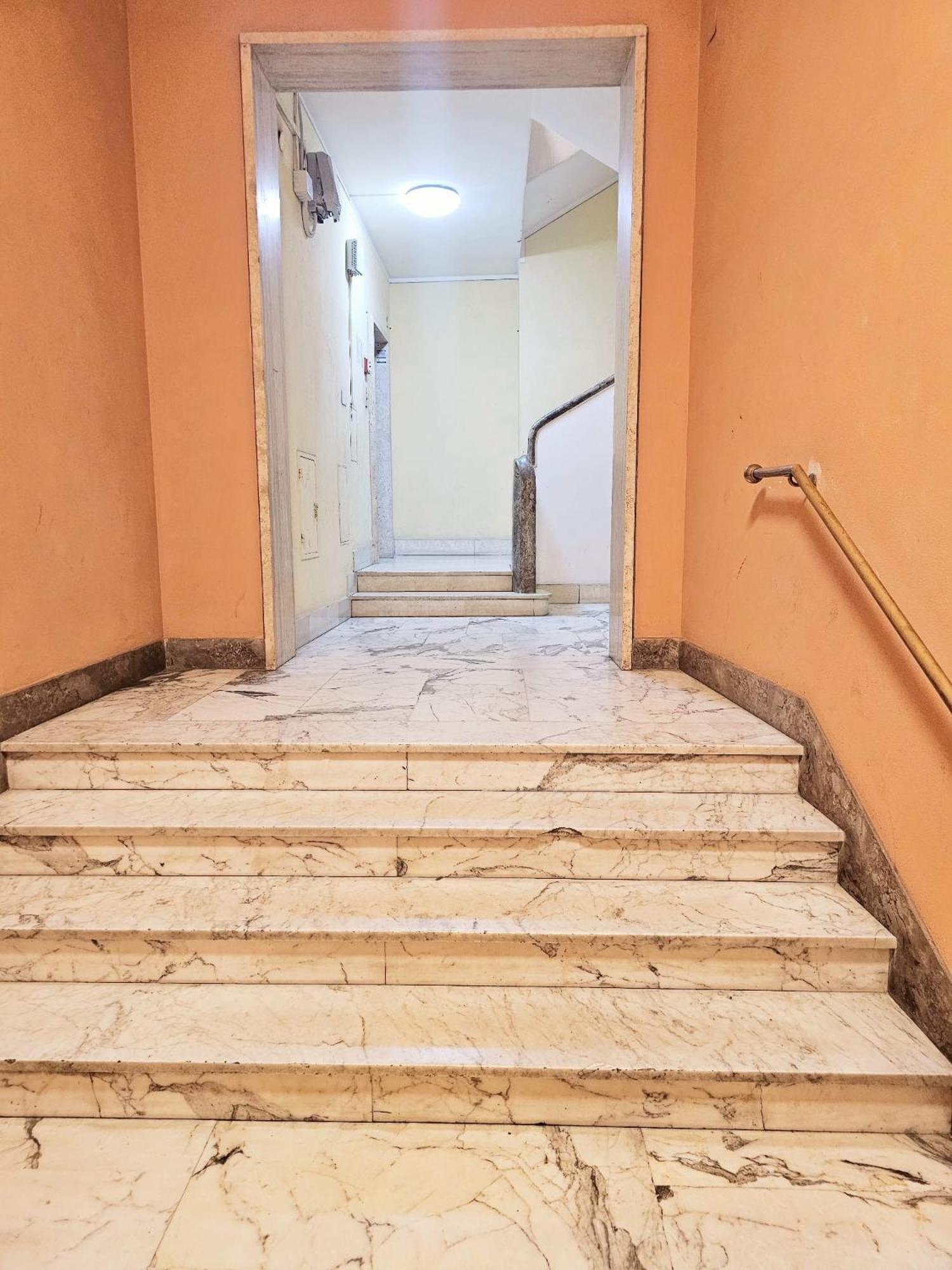 Upper San Pietro elegant flat on metro A with a view