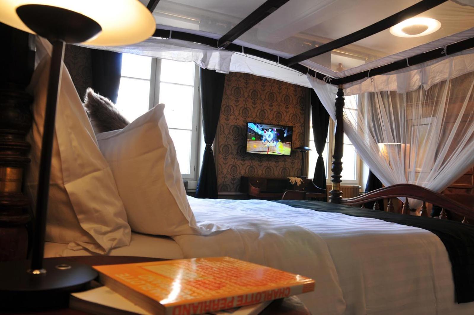 hotel room