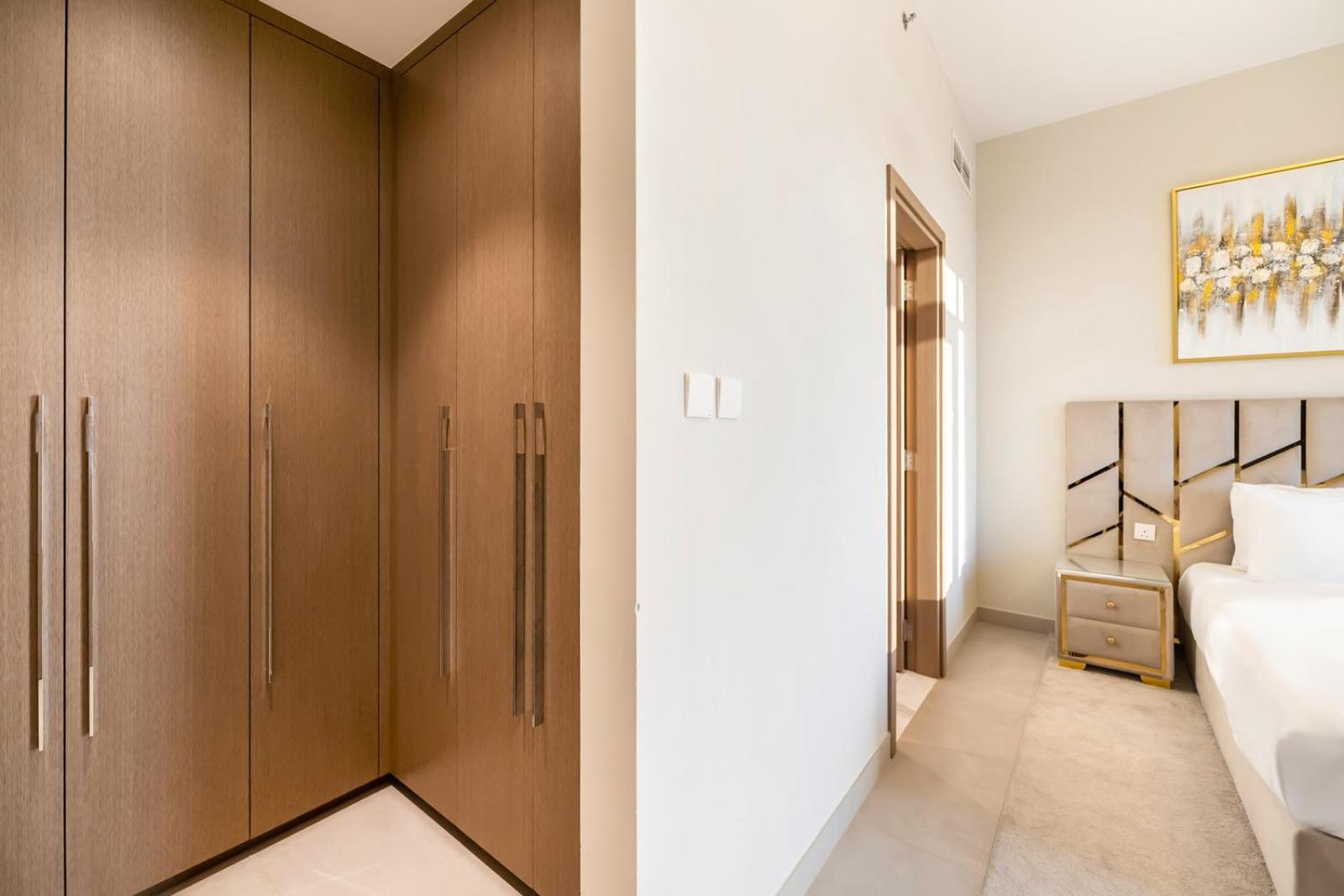 FAM Living - Getaway in Meydan - Modern Comfort Near Top Dubai Attractions