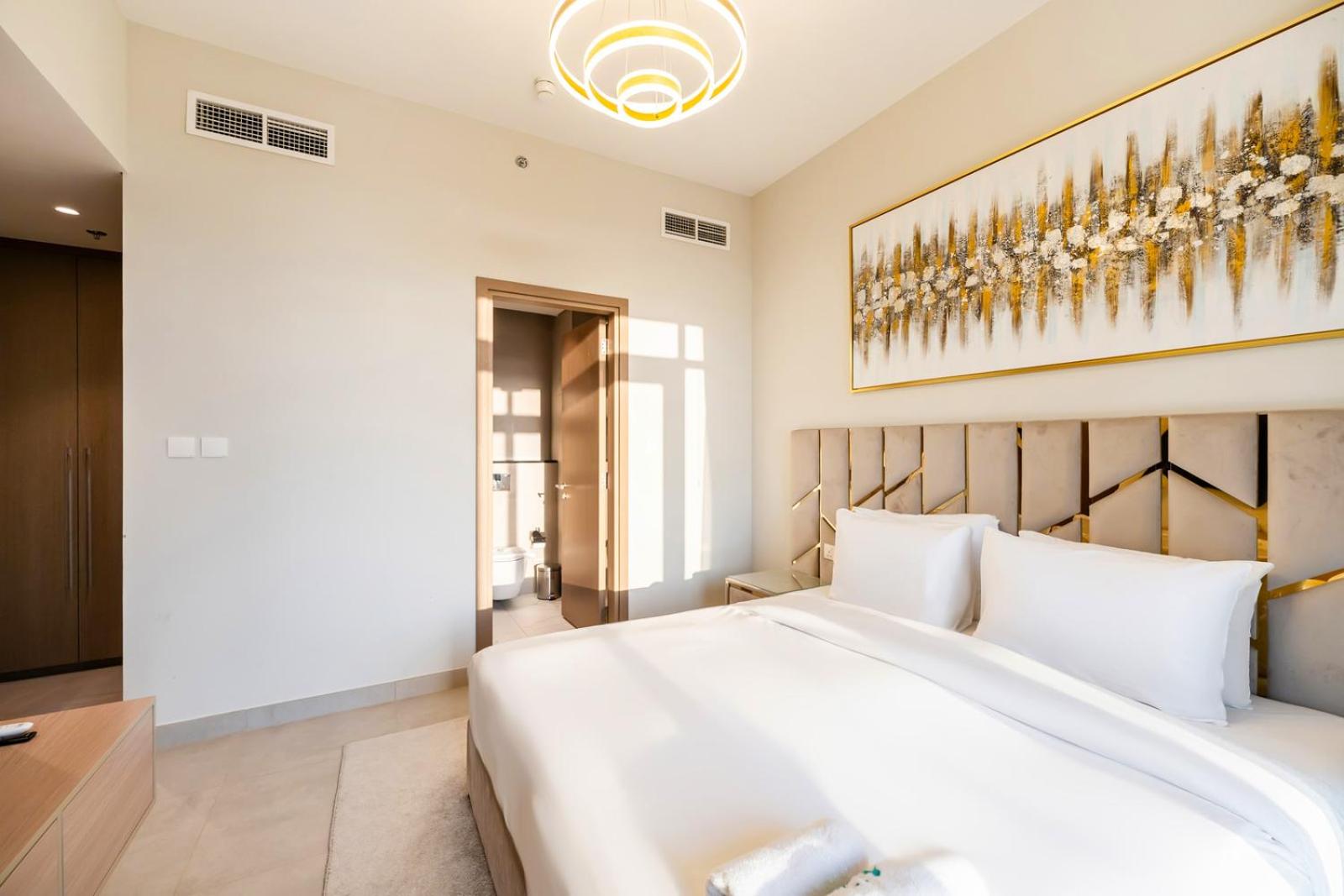 FAM Living - Getaway in Meydan - Modern Comfort Near Top Dubai Attractions