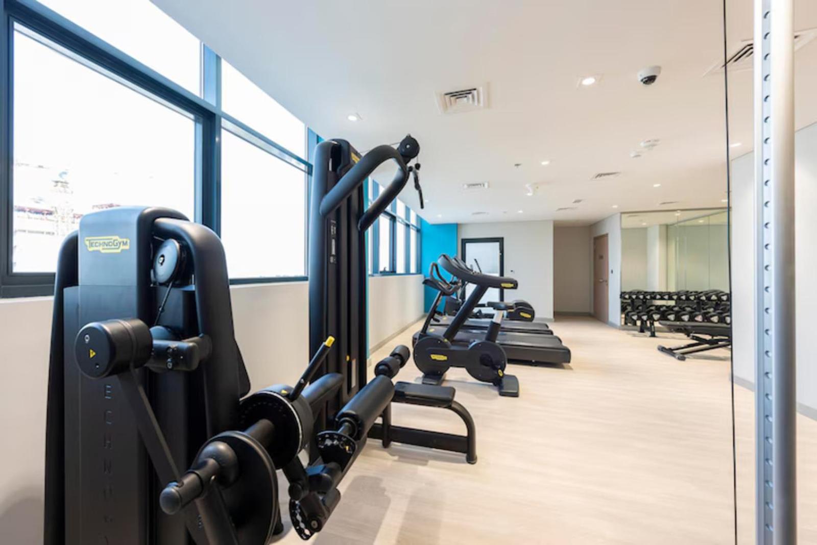 FAM Living - Getaway in Meydan - Modern Comfort Near Top Dubai Attractions