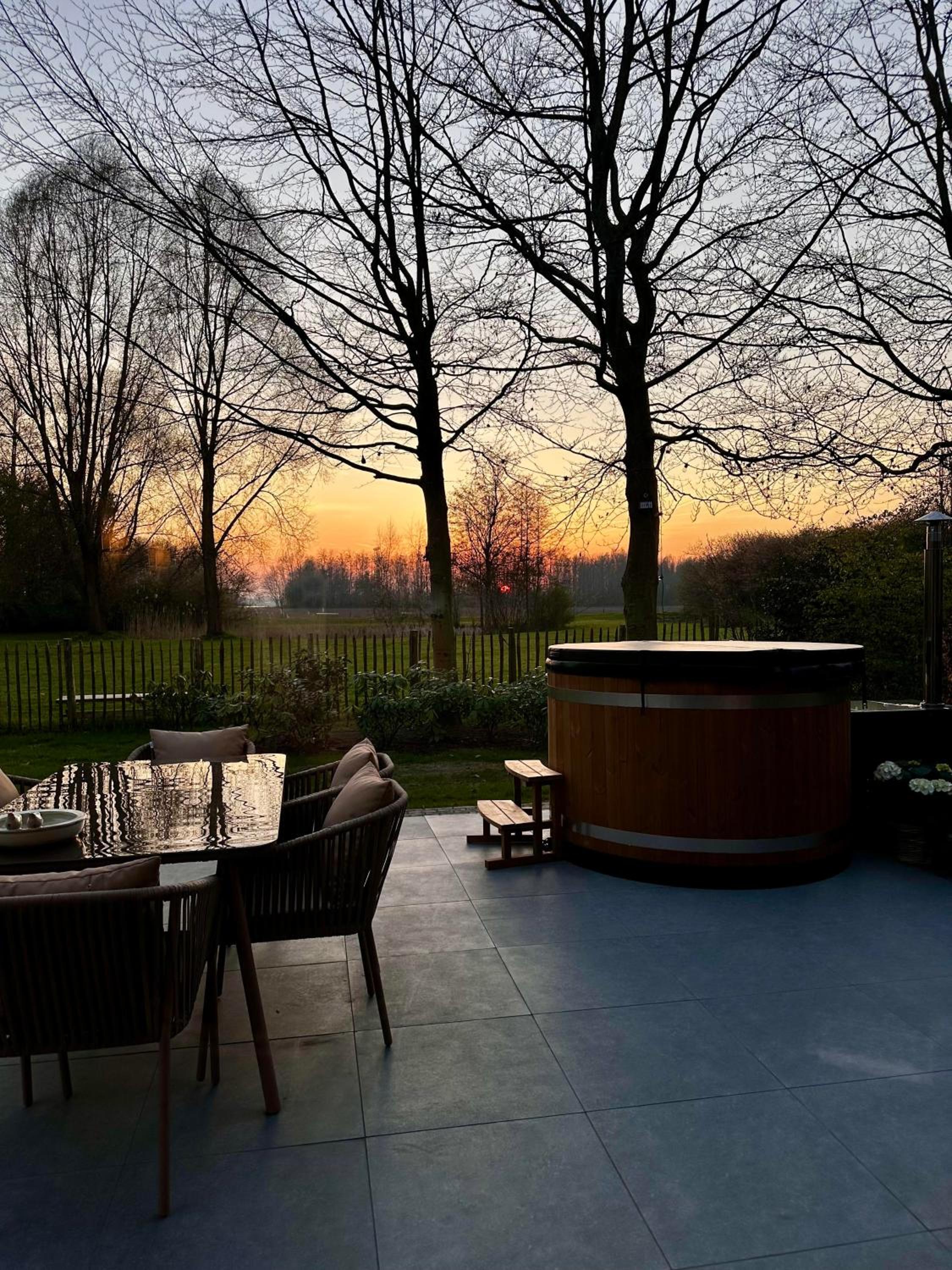 Landhuisje ter Heide - charming cottage with hottub