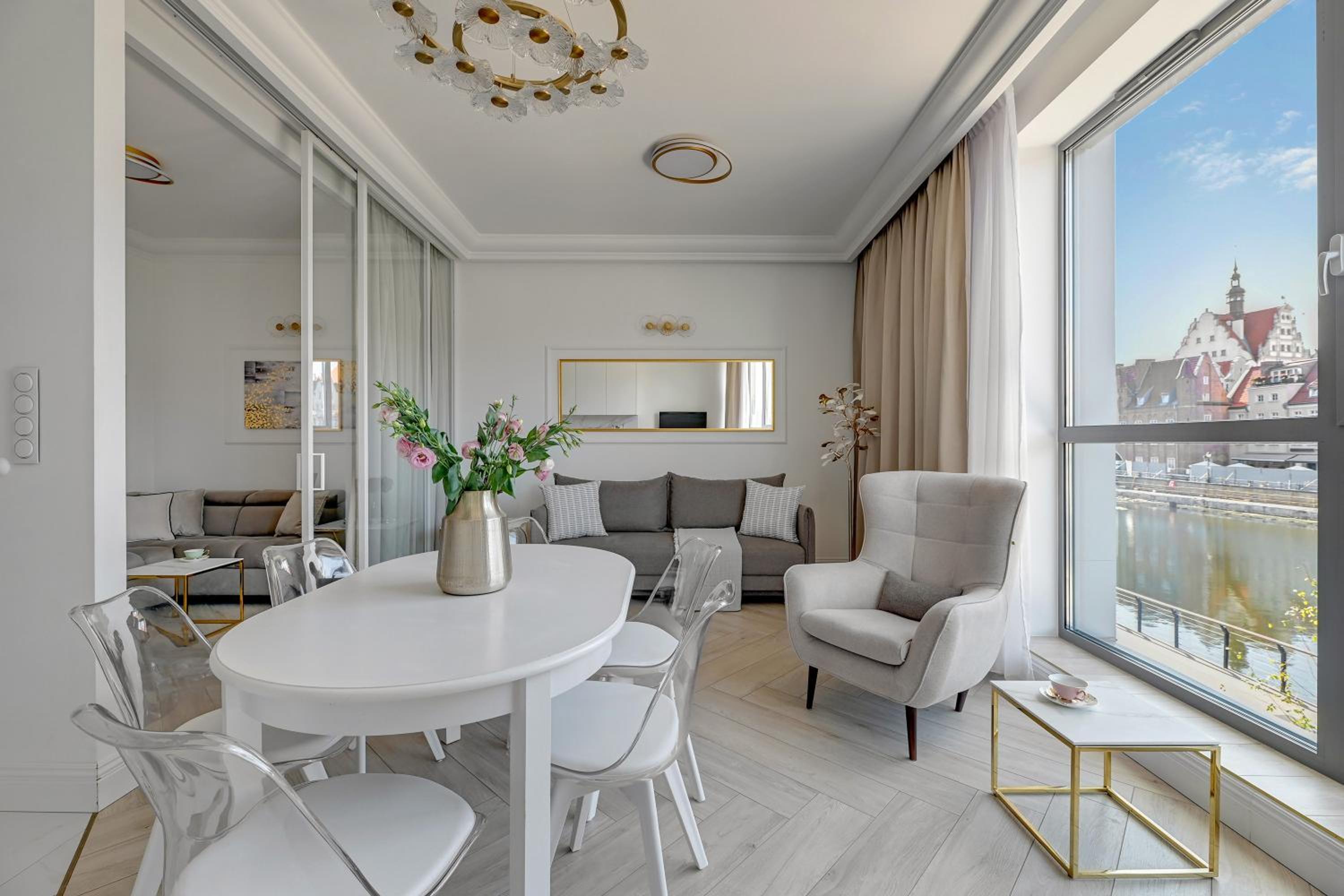 Old Town & River View Premium Apartment by Lion Apartments