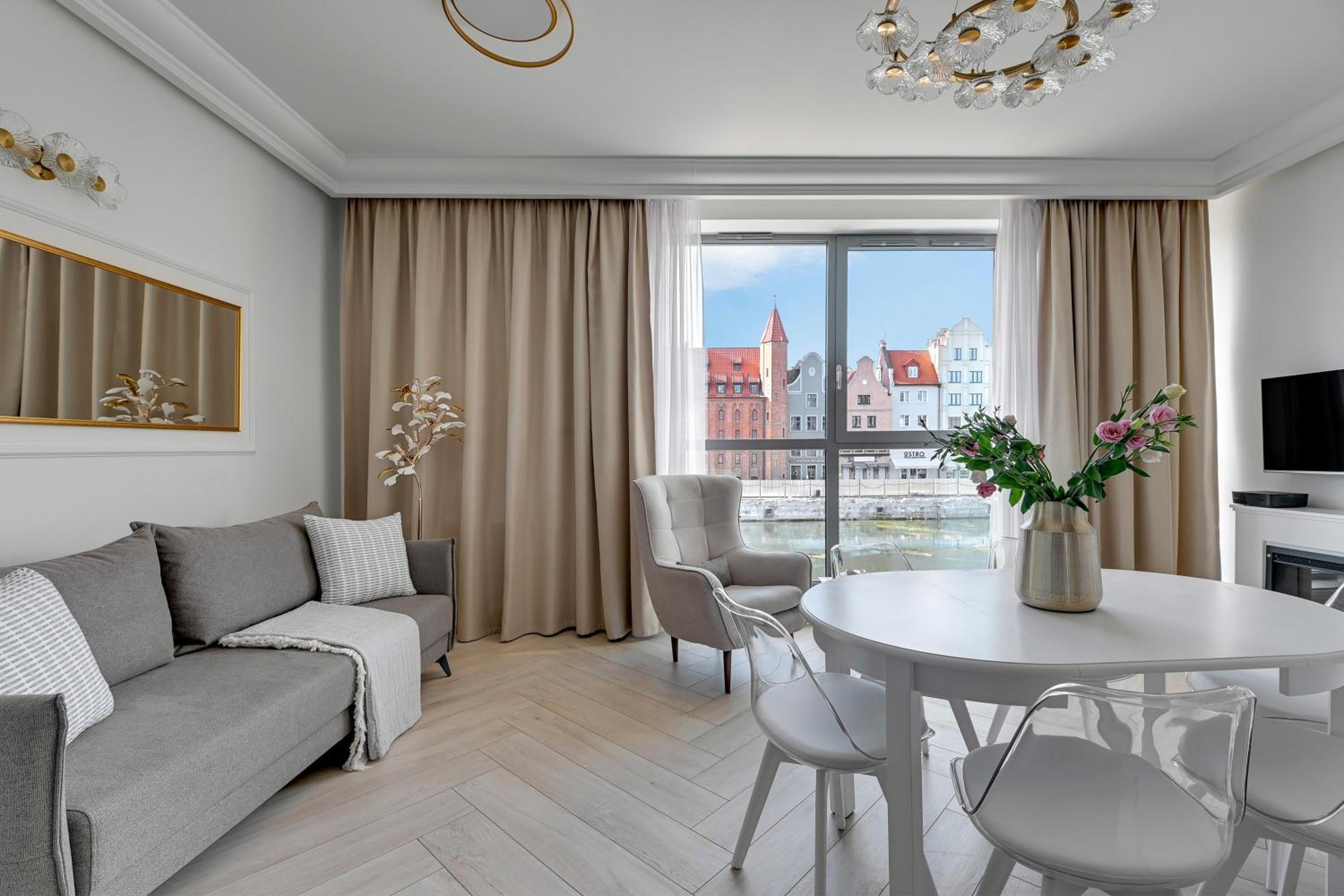 Old Town & River View Premium Apartment by Lion Apartments