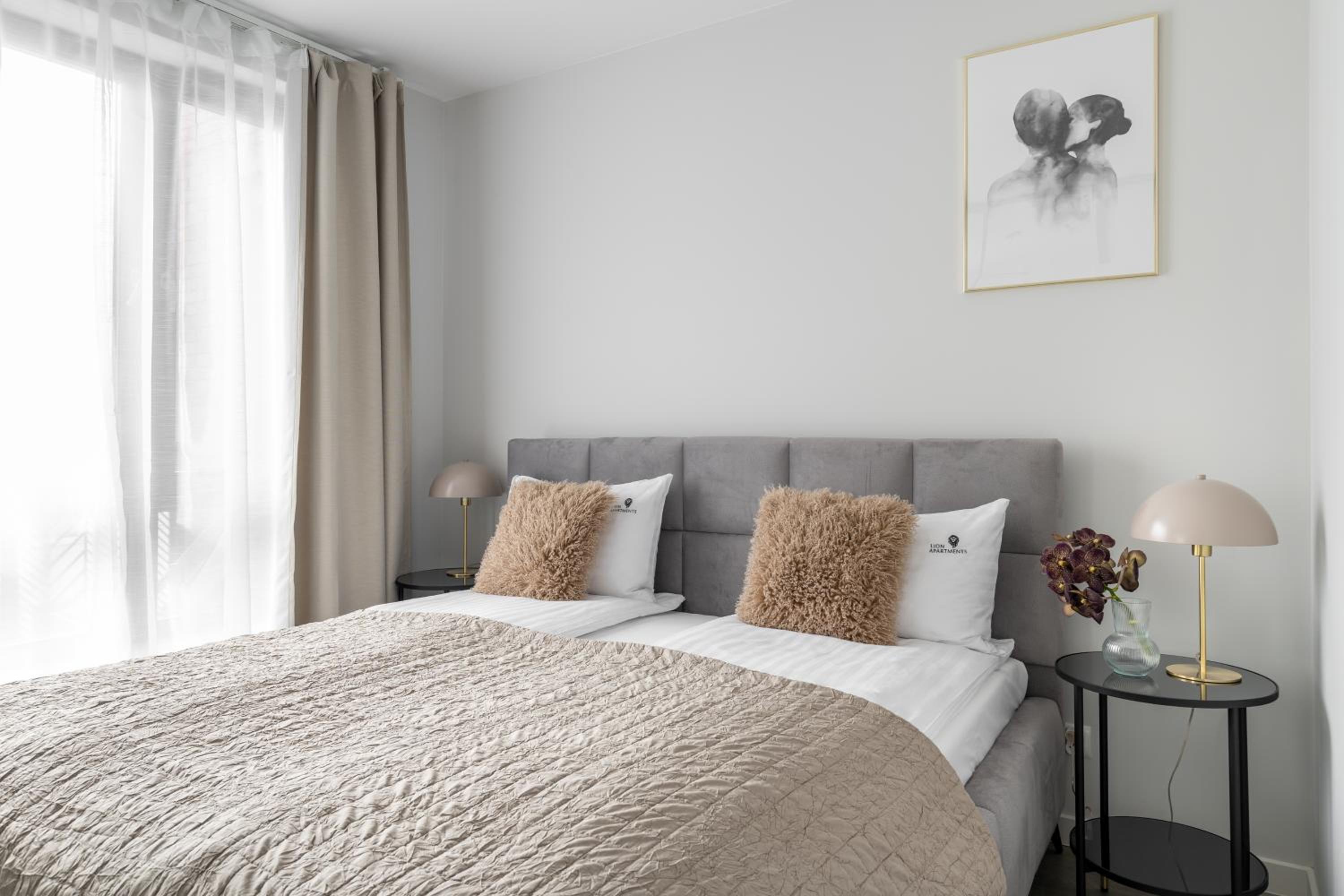 Lion Apartments - Premium Apartments with Parking in the Center of Gdańsk