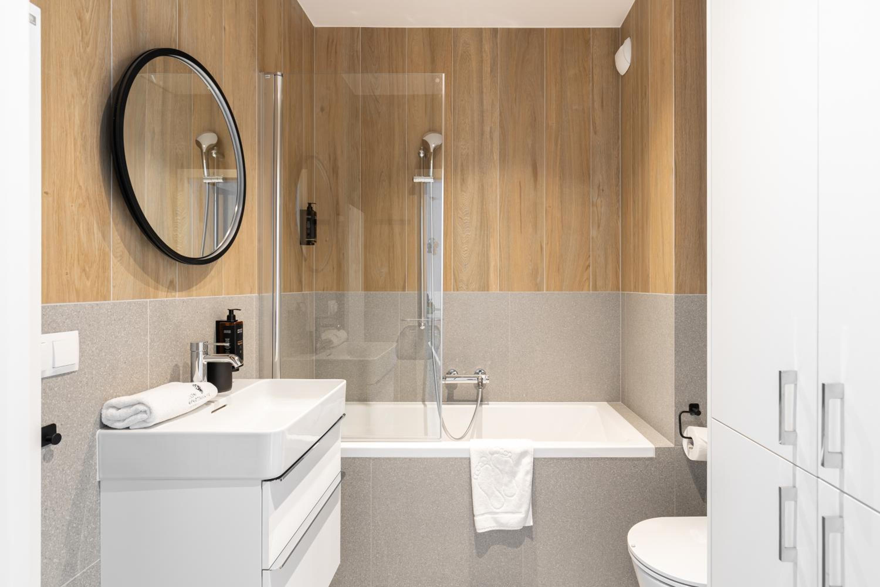Lion Apartments - Premium Apartments with Parking in the Center of Gdańsk