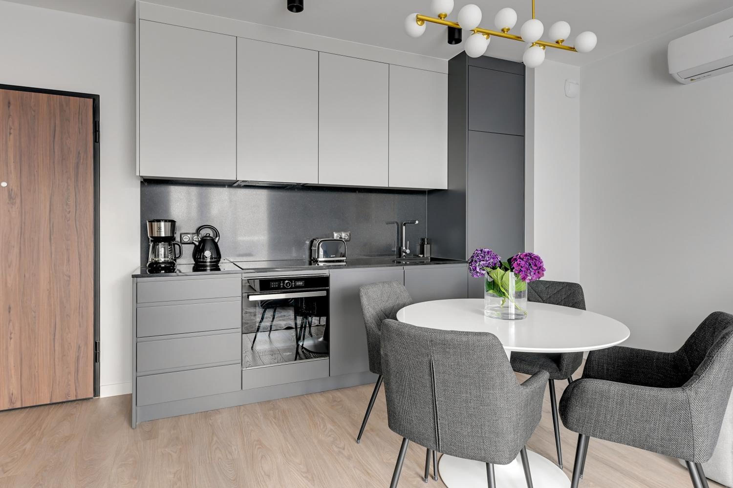 Lion Apartments - Premium Apartments with Parking in the Center of Gdańsk
