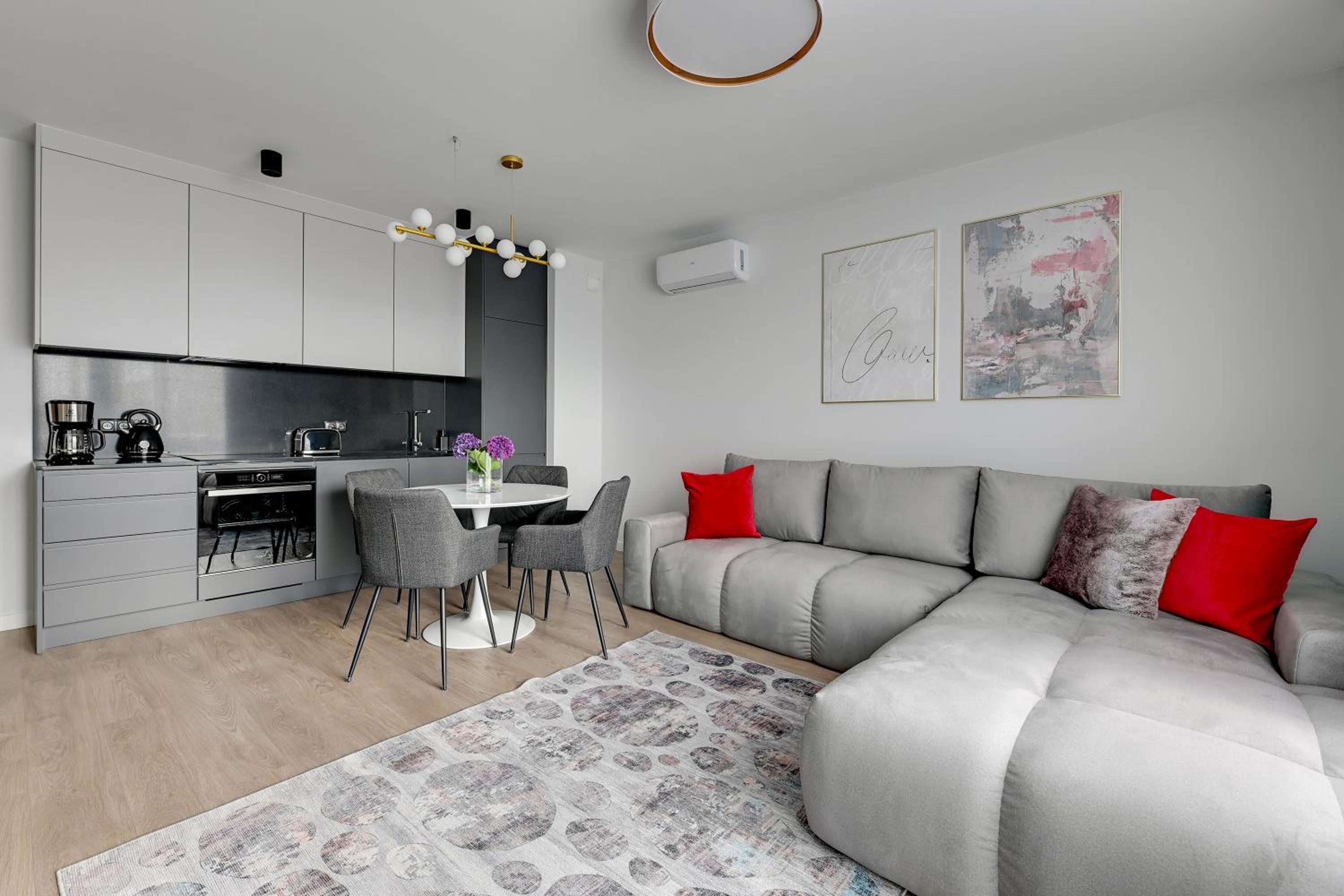 Lion Apartments - Premium Apartments with Parking in the Center of Gdańsk