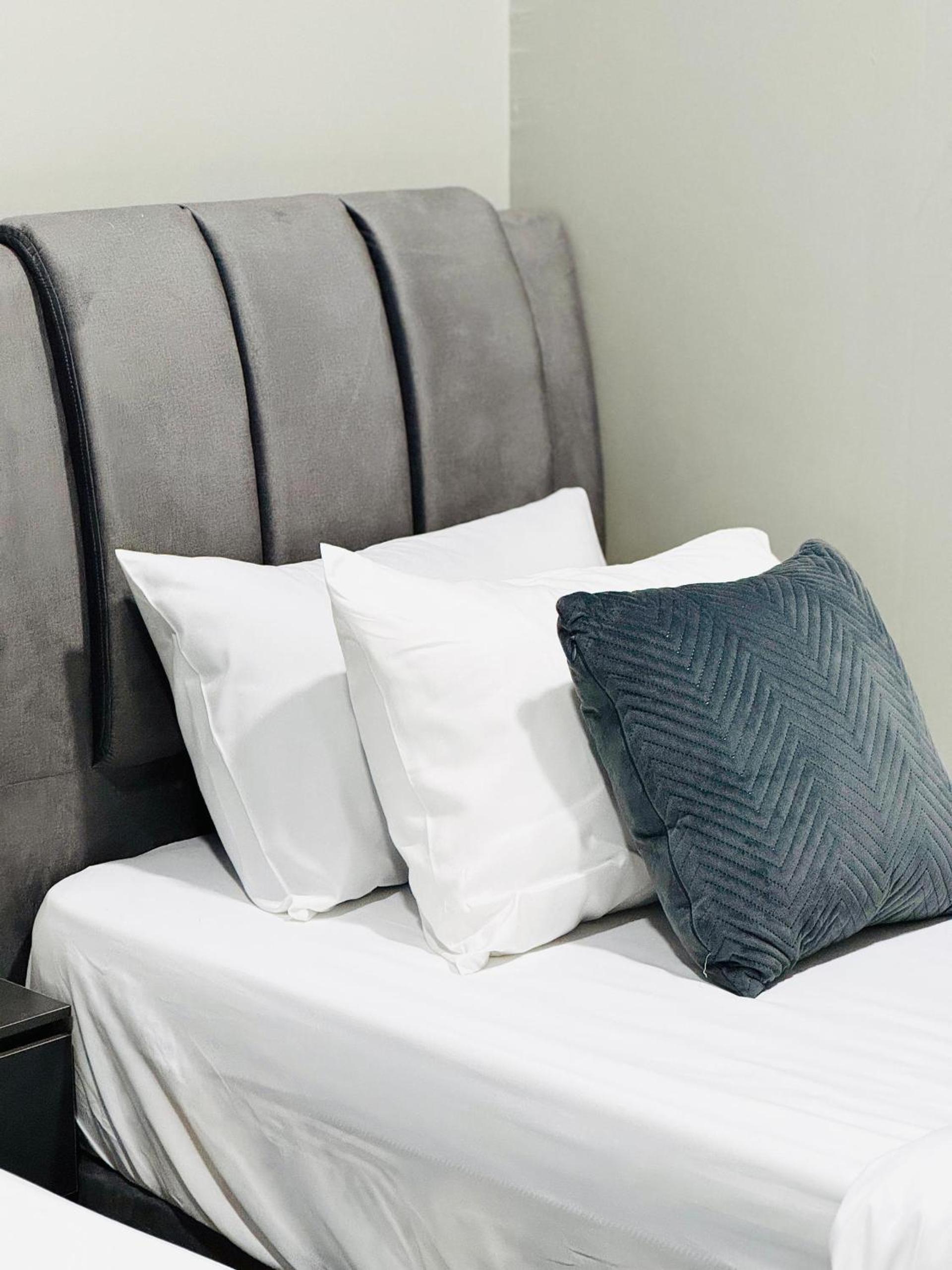 Jac Urban Suites Luxury & Premium Staycation 10pax