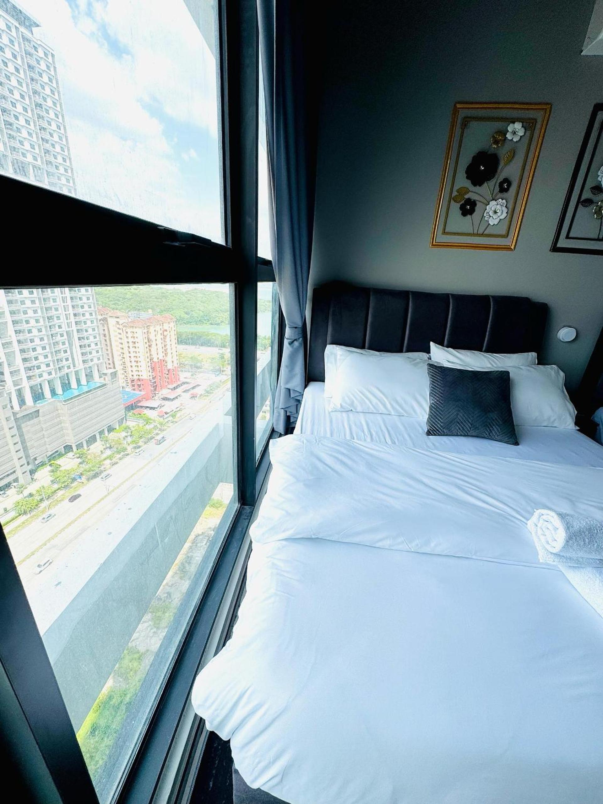 Jac Urban Suites Luxury & Premium Staycation 10pax