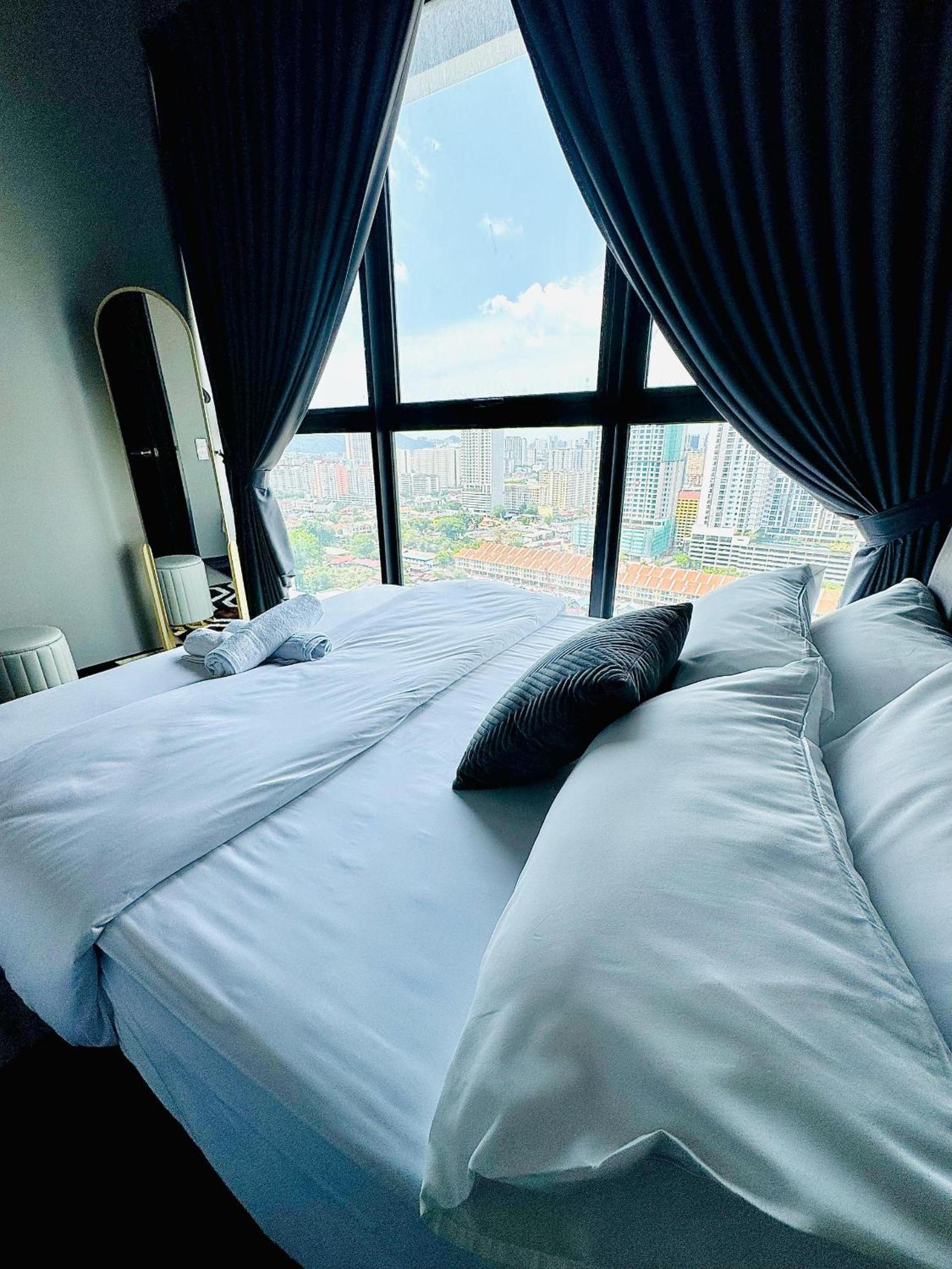 Jac Urban Suites Luxury & Premium Staycation 10pax