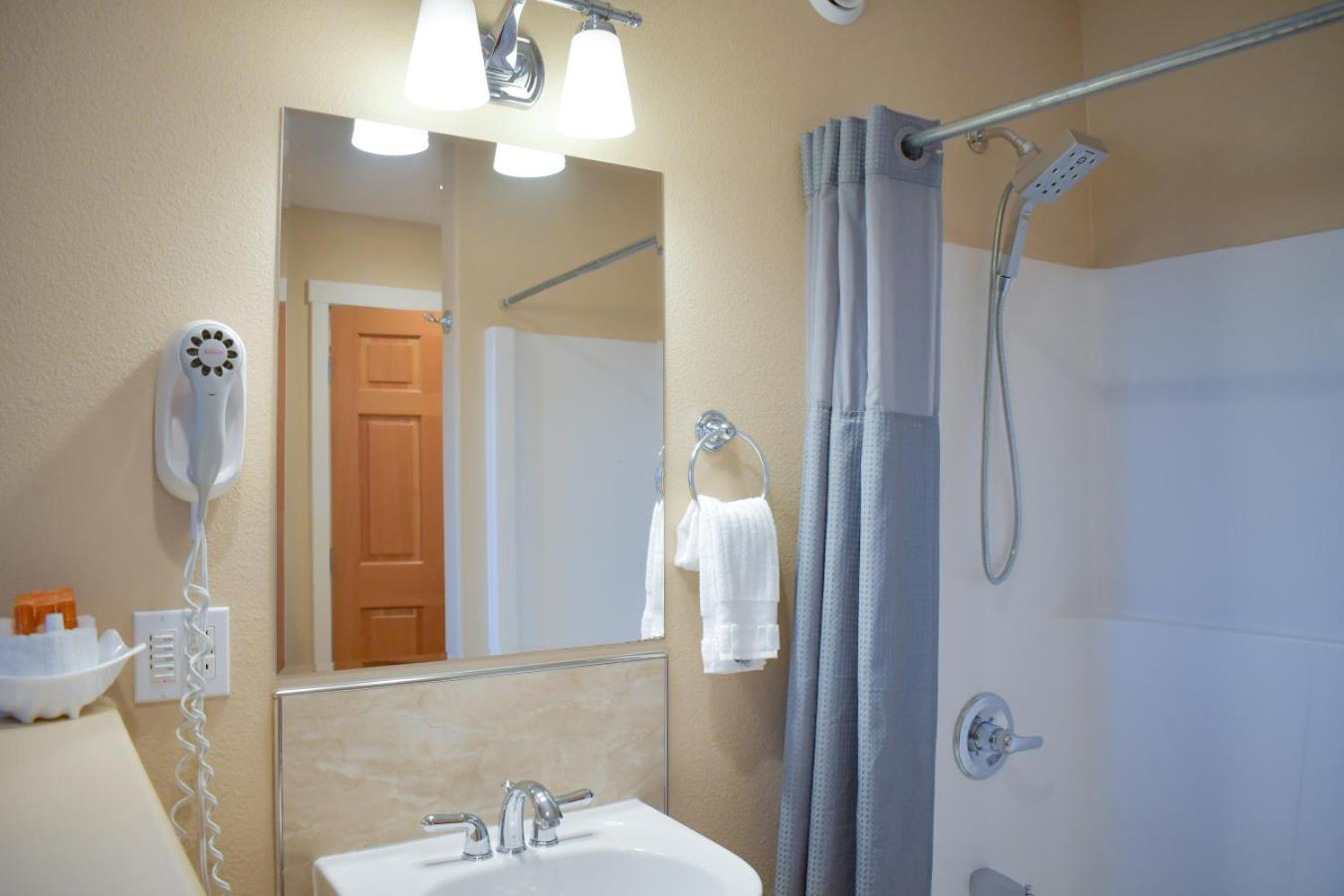 Lakeshore Lodging Lodge 722