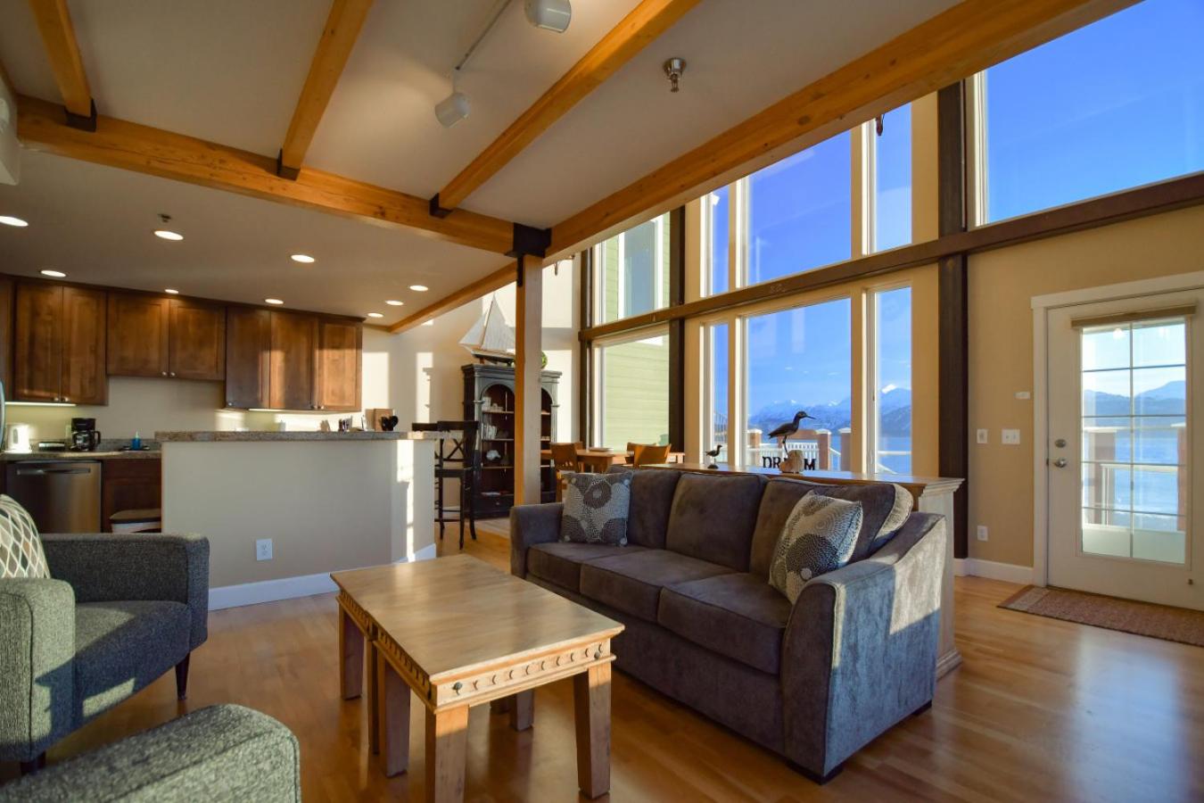 Lakeshore Lodging Lodge 722