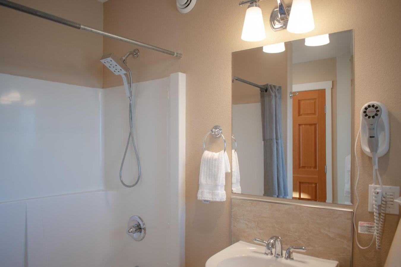 Lakeshore Lodging Lodge 722