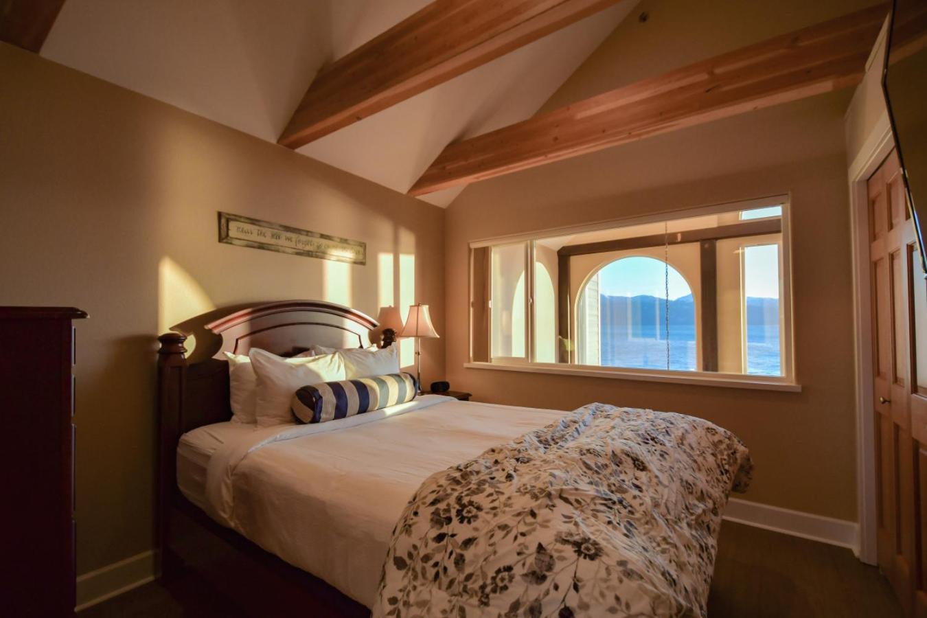 Lakeshore Lodging Lodge 722