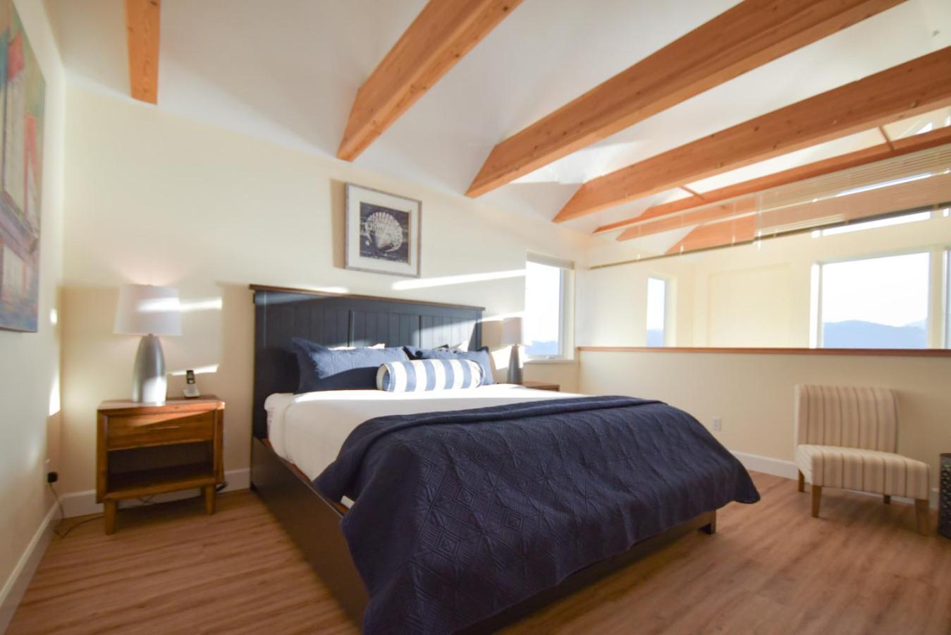 Lakeshore Lodging Lodge 713