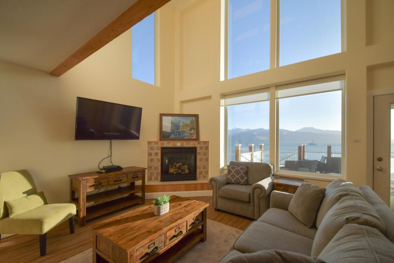 Lakeshore Lodging Lodge 713