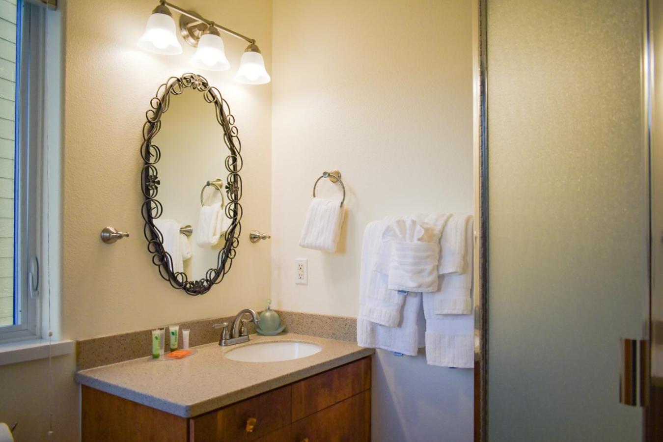 Lakeshore Lodging Lodge 713