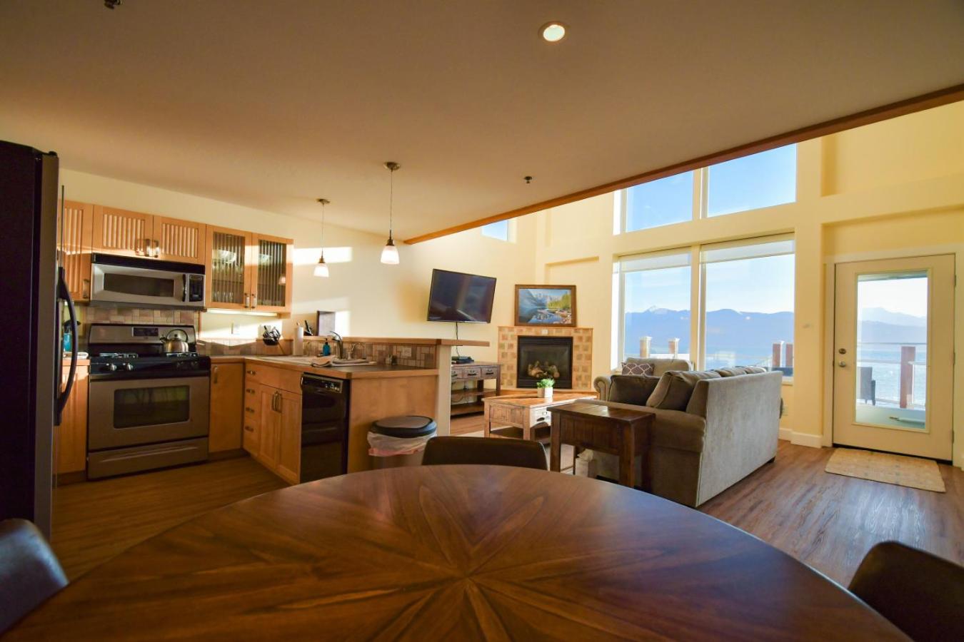 Lakeshore Lodging Lodge 713