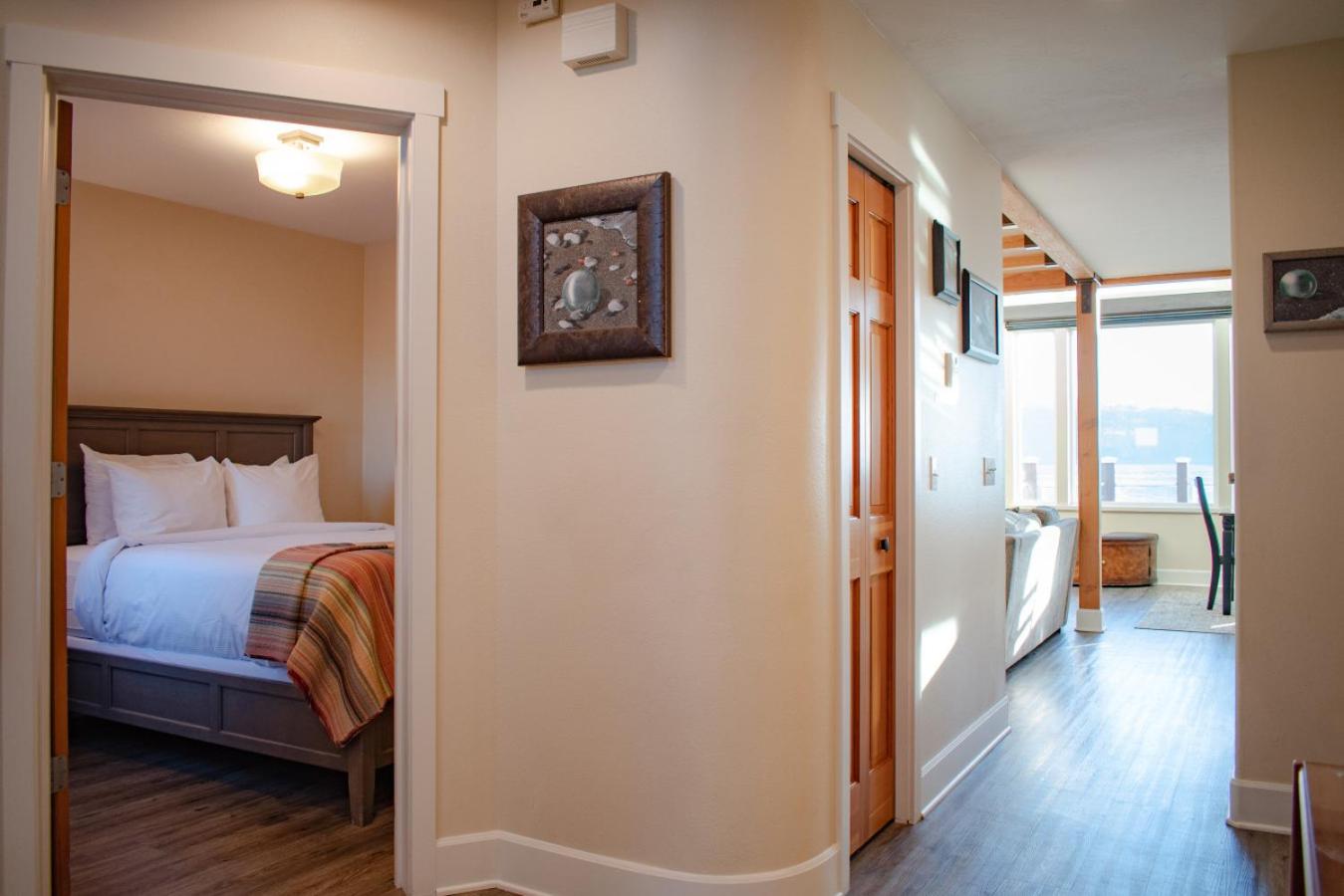 Lakeshore Lodging Lodge 715