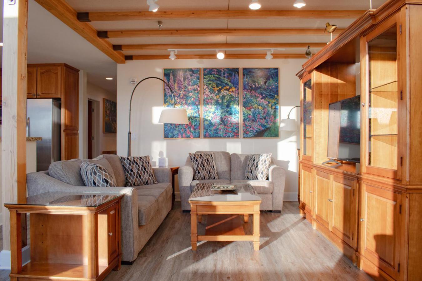 Lakeshore Lodging Lodge 715