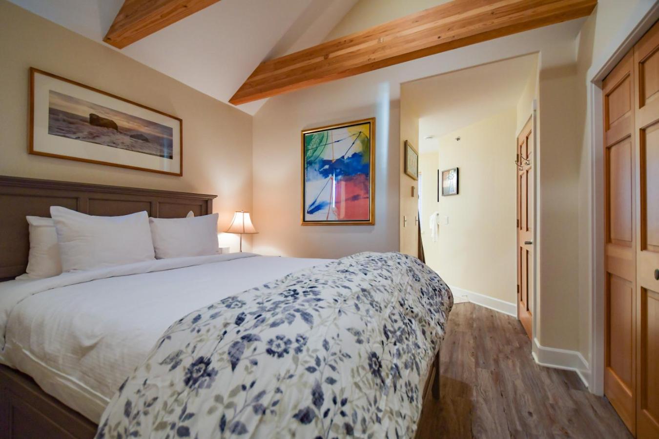 Lakeshore Lodging Lodge 715