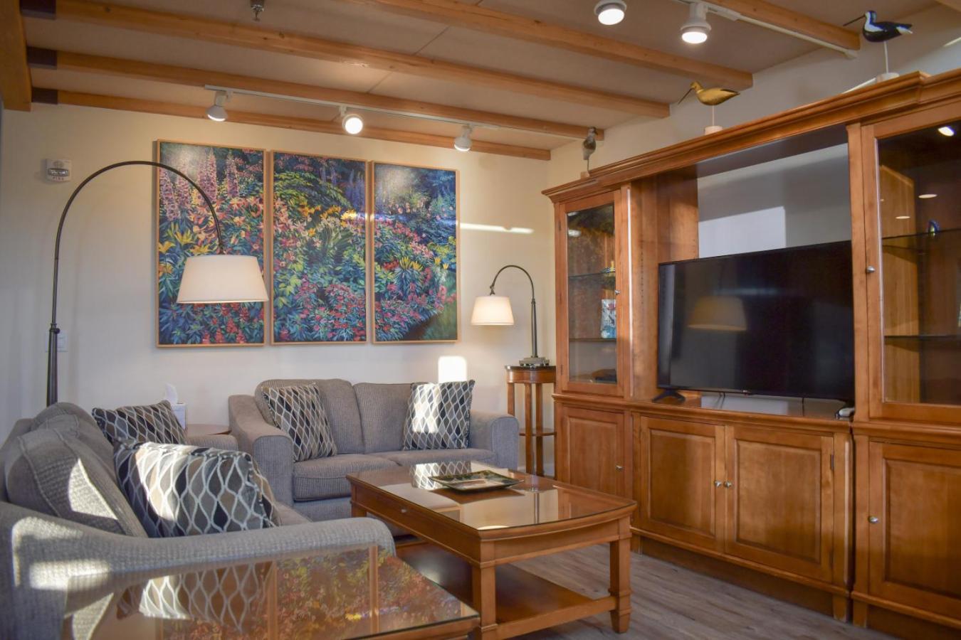 Lakeshore Lodging Lodge 715