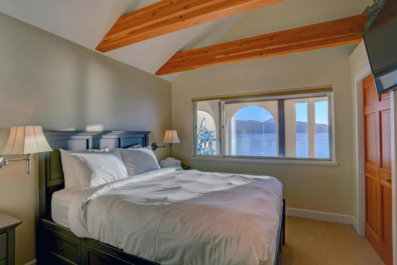 Lakeshore Lodging Lodge 715