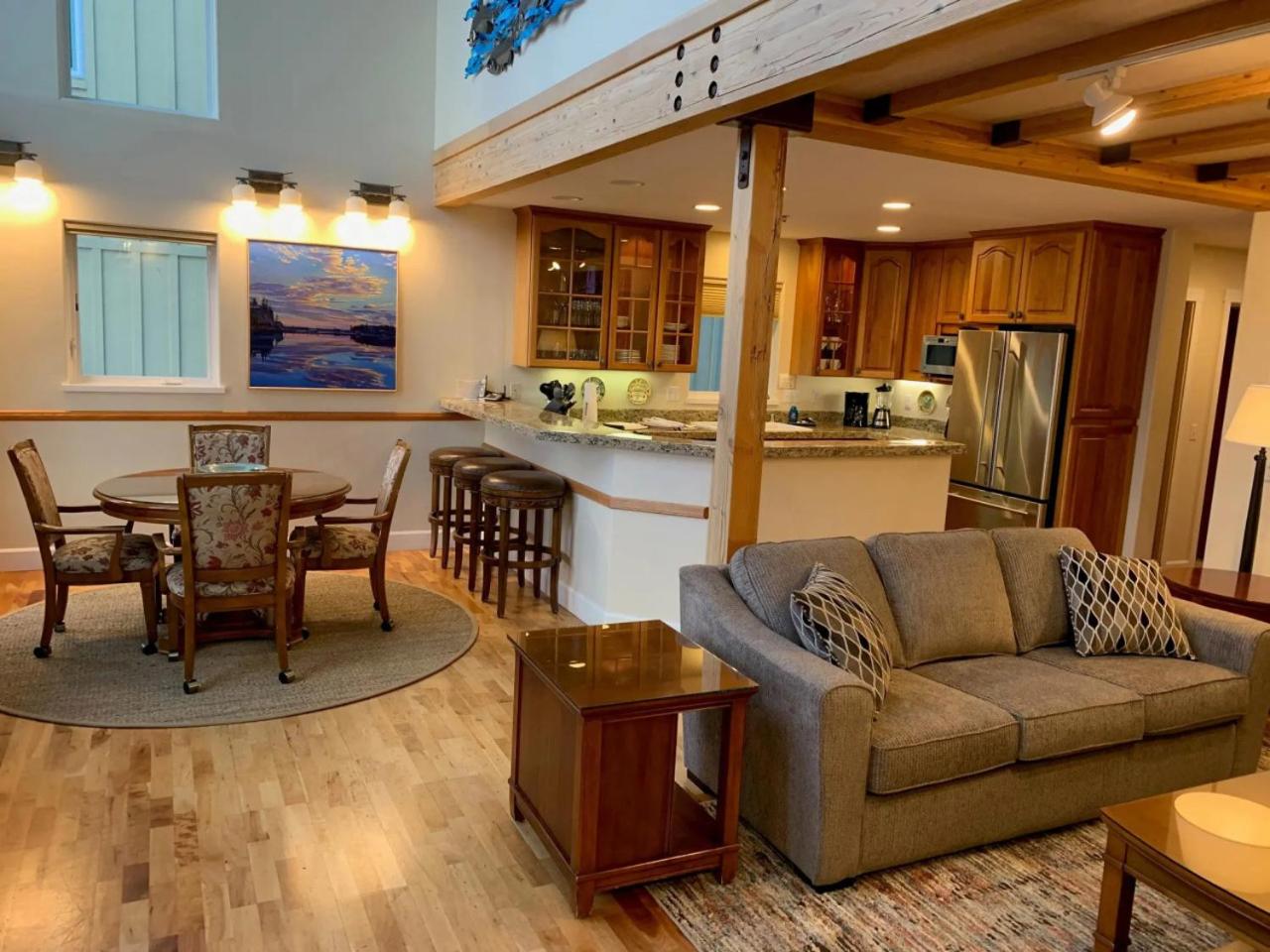 Lakeshore Lodging Lodge 715