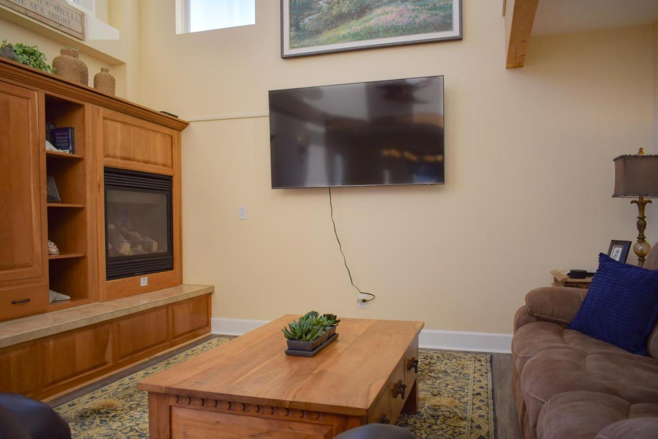 Lakeshore Lodging Lodge 711