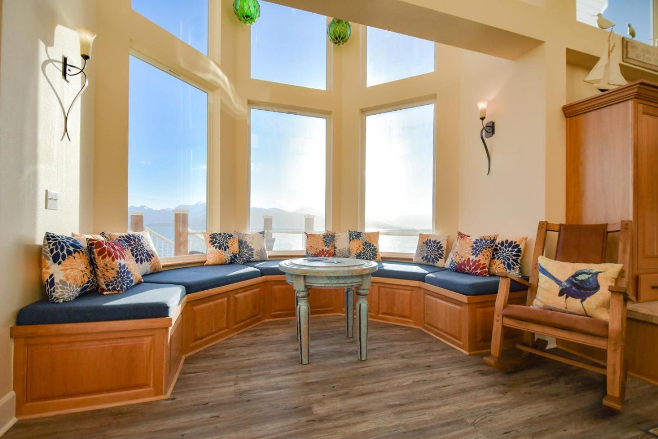 Lakeshore Lodging Lodge 711