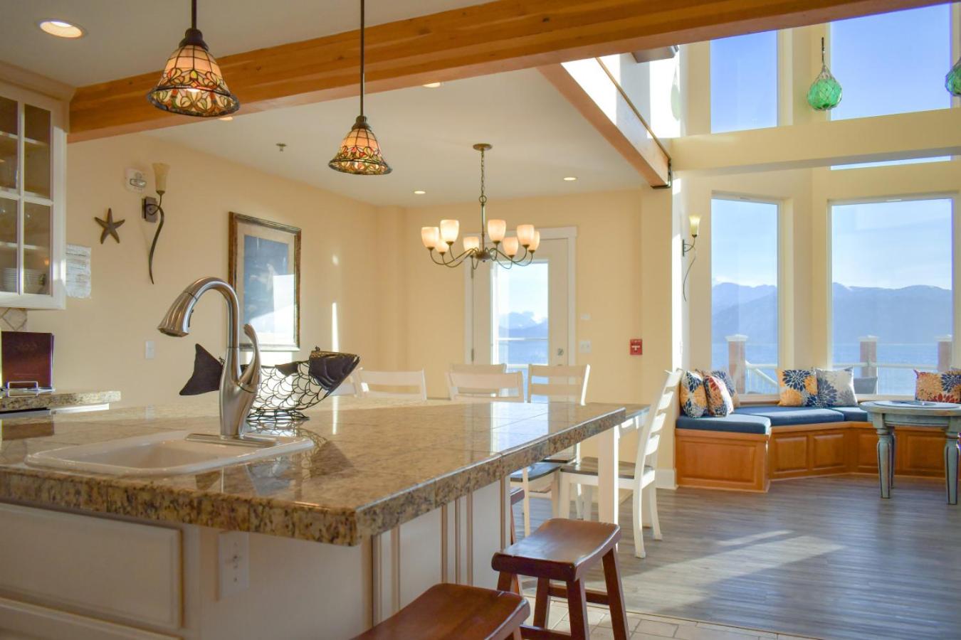 Lakeshore Lodging Lodge 711