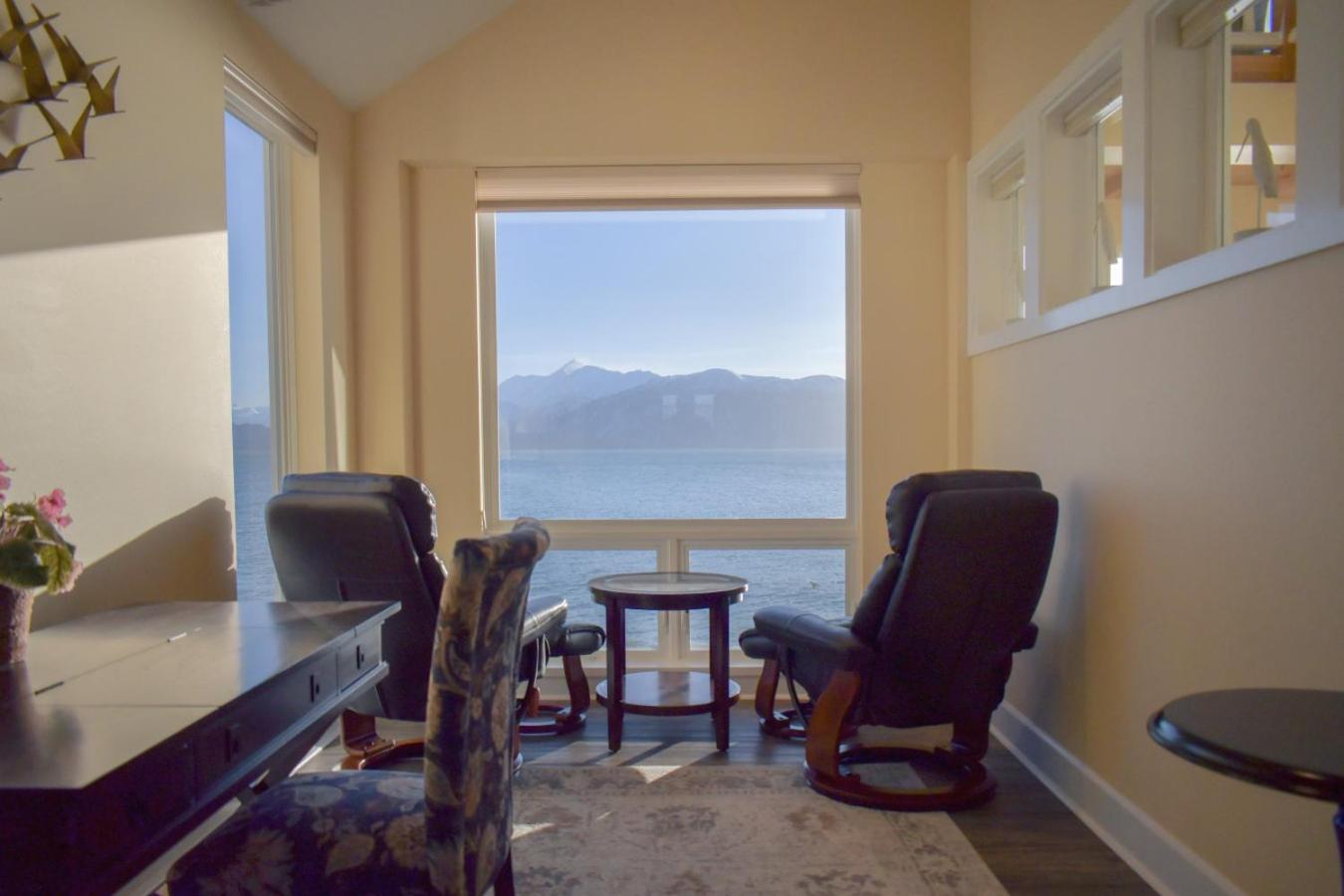 Lakeshore Lodging Lodge 711