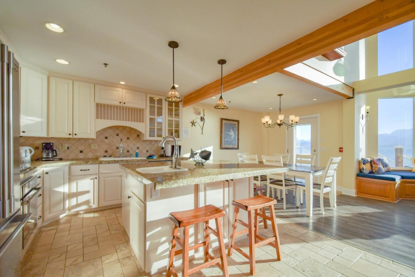 Lakeshore Lodging Lodge 711