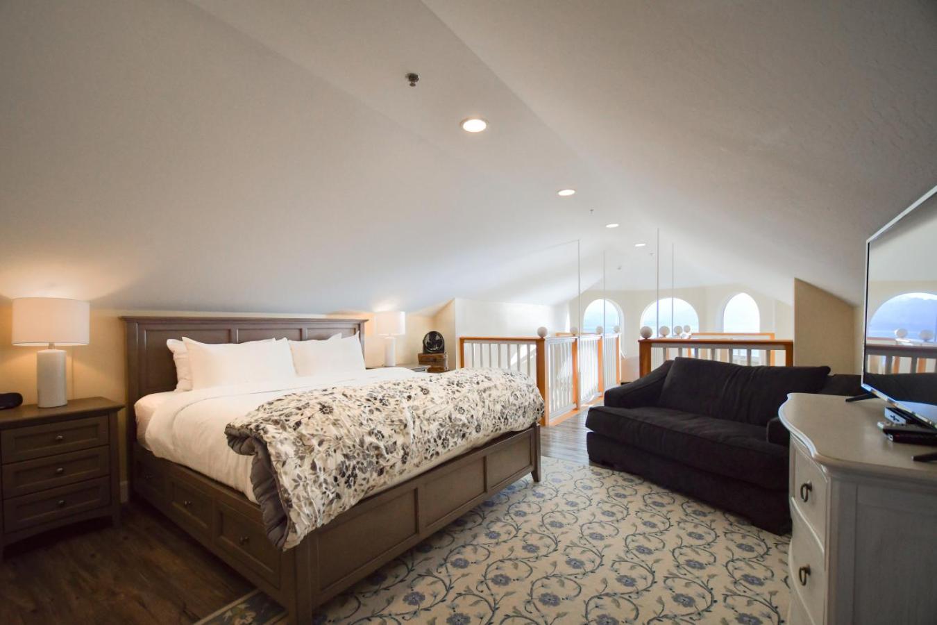 Lakeshore Lodging Lodge 711