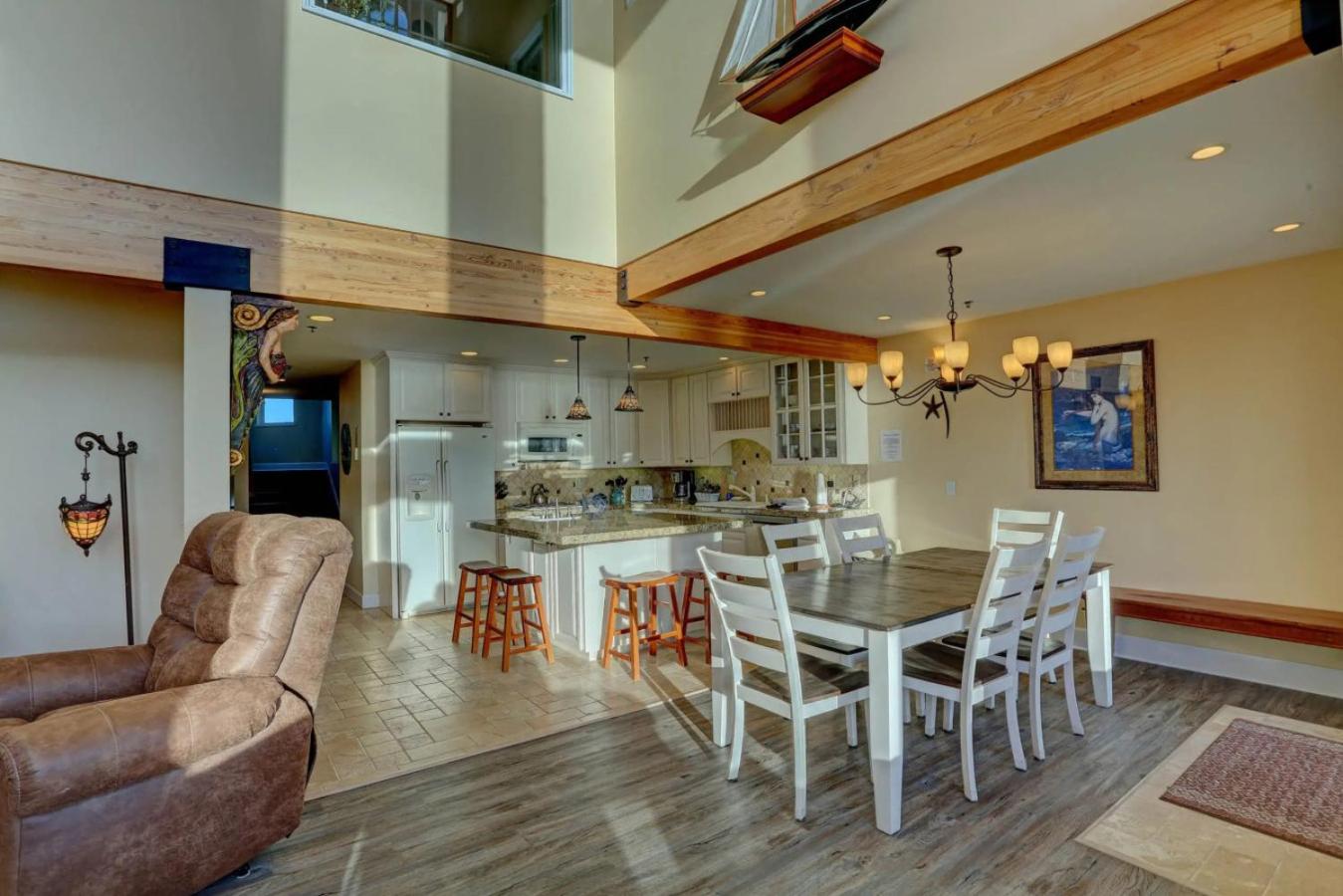 Lakeshore Lodging Lodge 711
